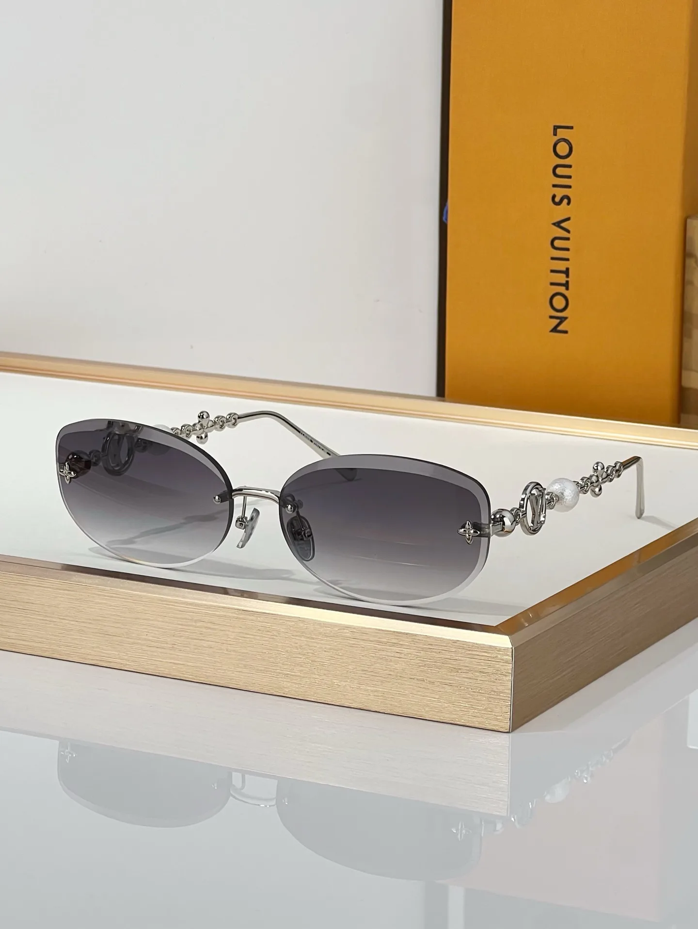 Glasses LOUIS VUITTON 17708551