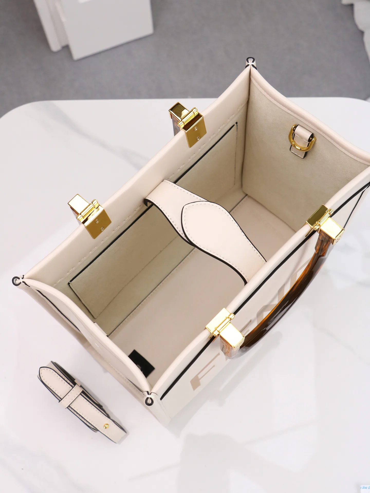 Women's Classic Handbags FENDI 18005131