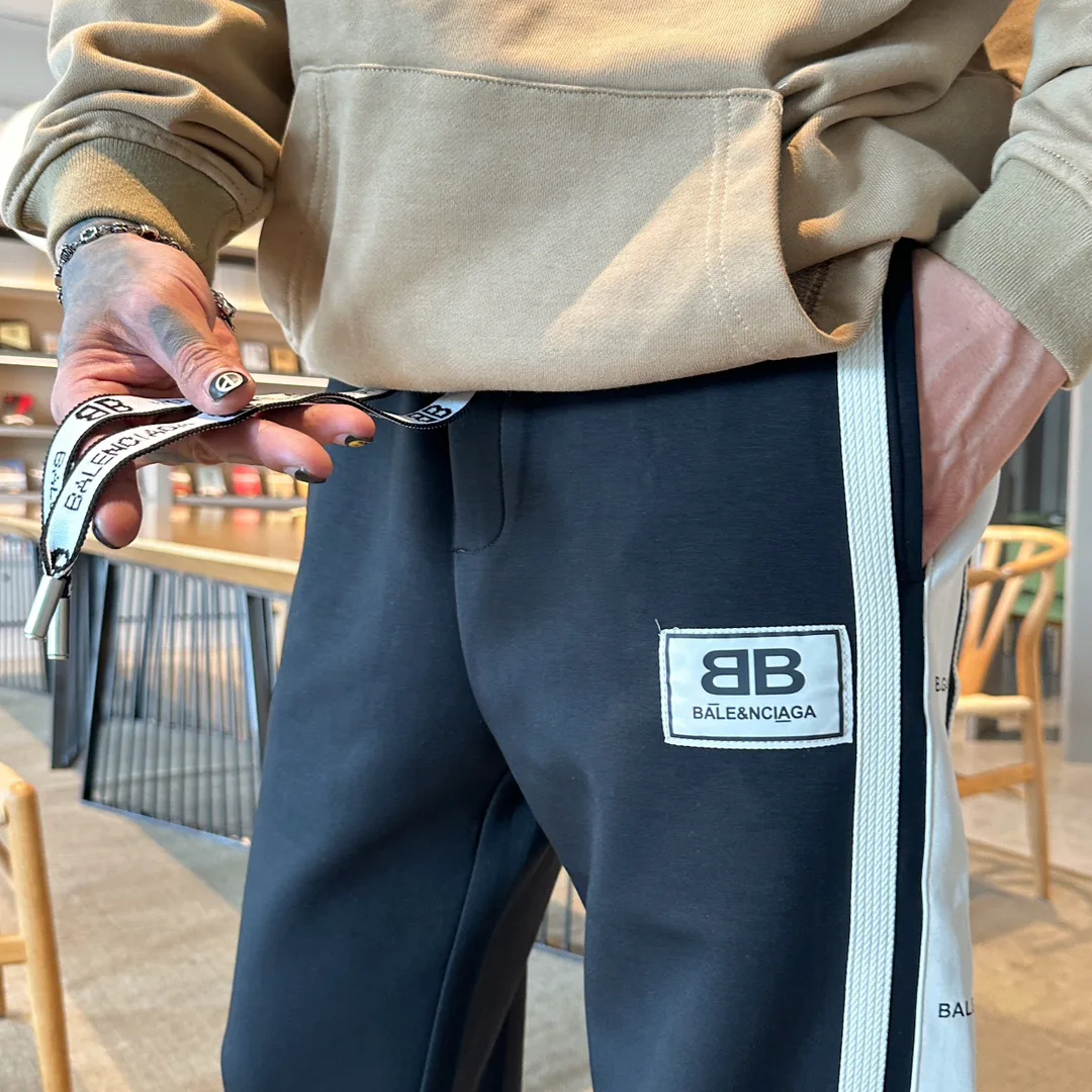 Men's Trousers BALENCIAGA 18345764