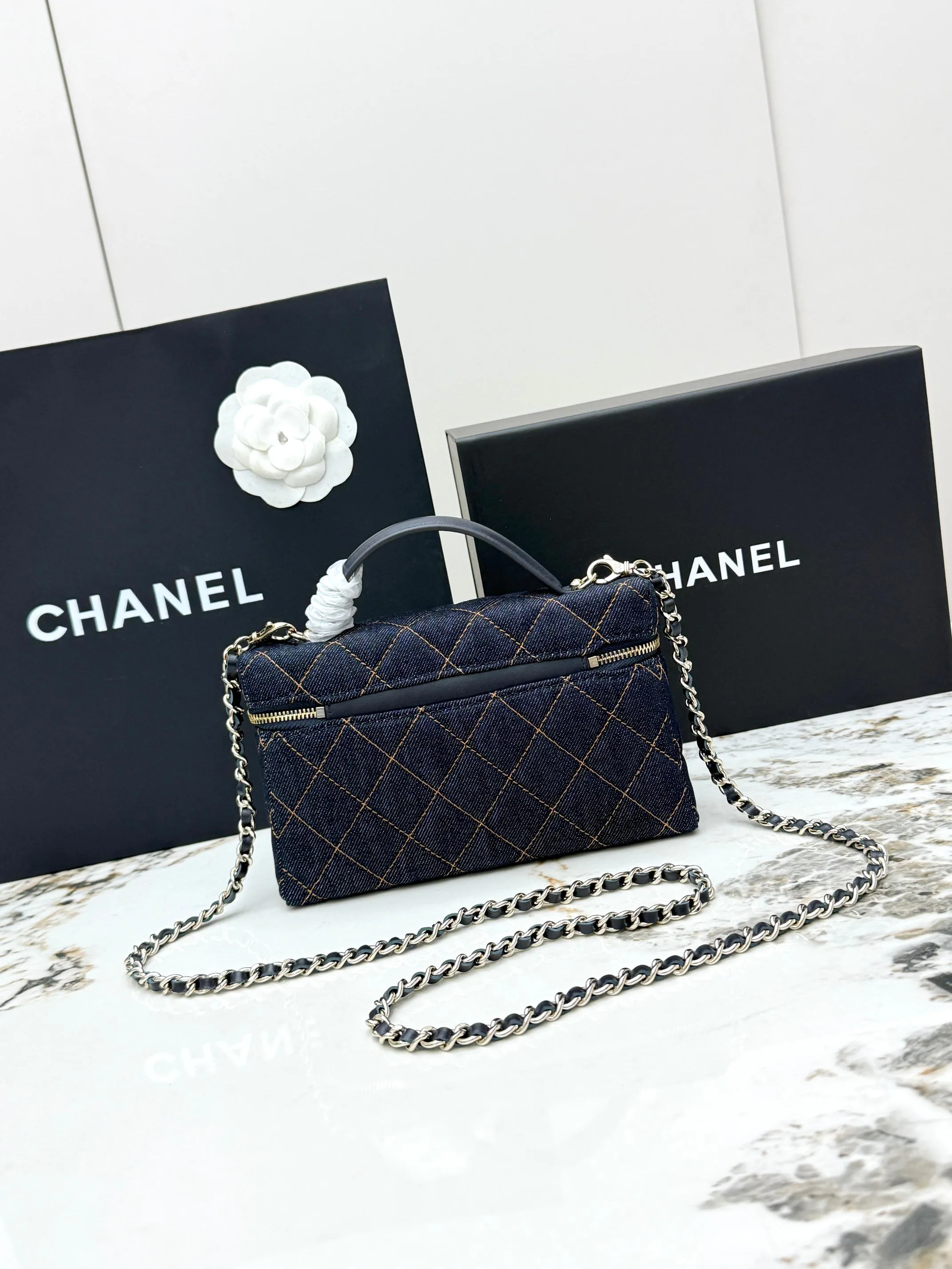Women's Classic Handbags CHANEL 17949107