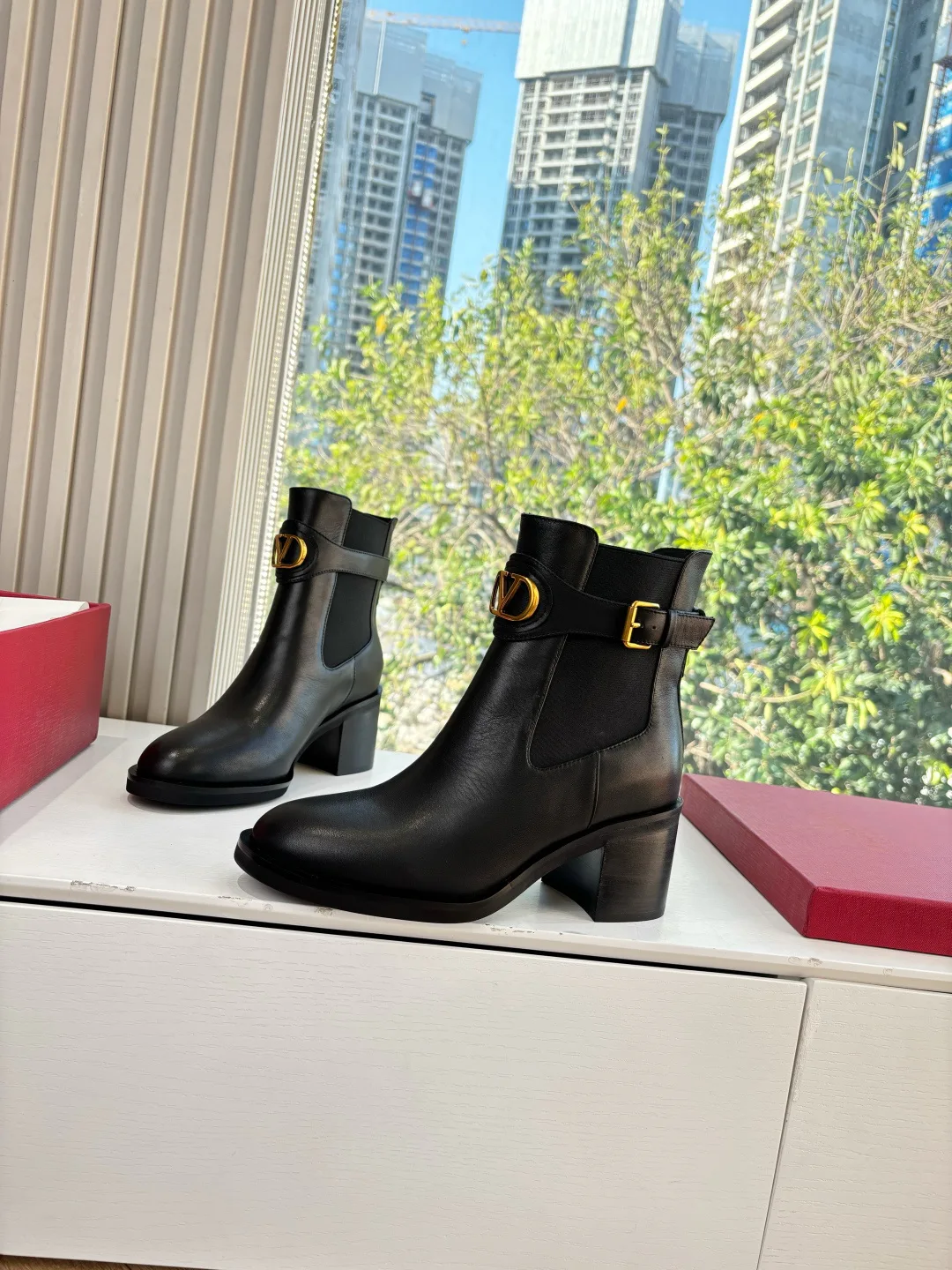 Women's Booties VALENTINO 18414326