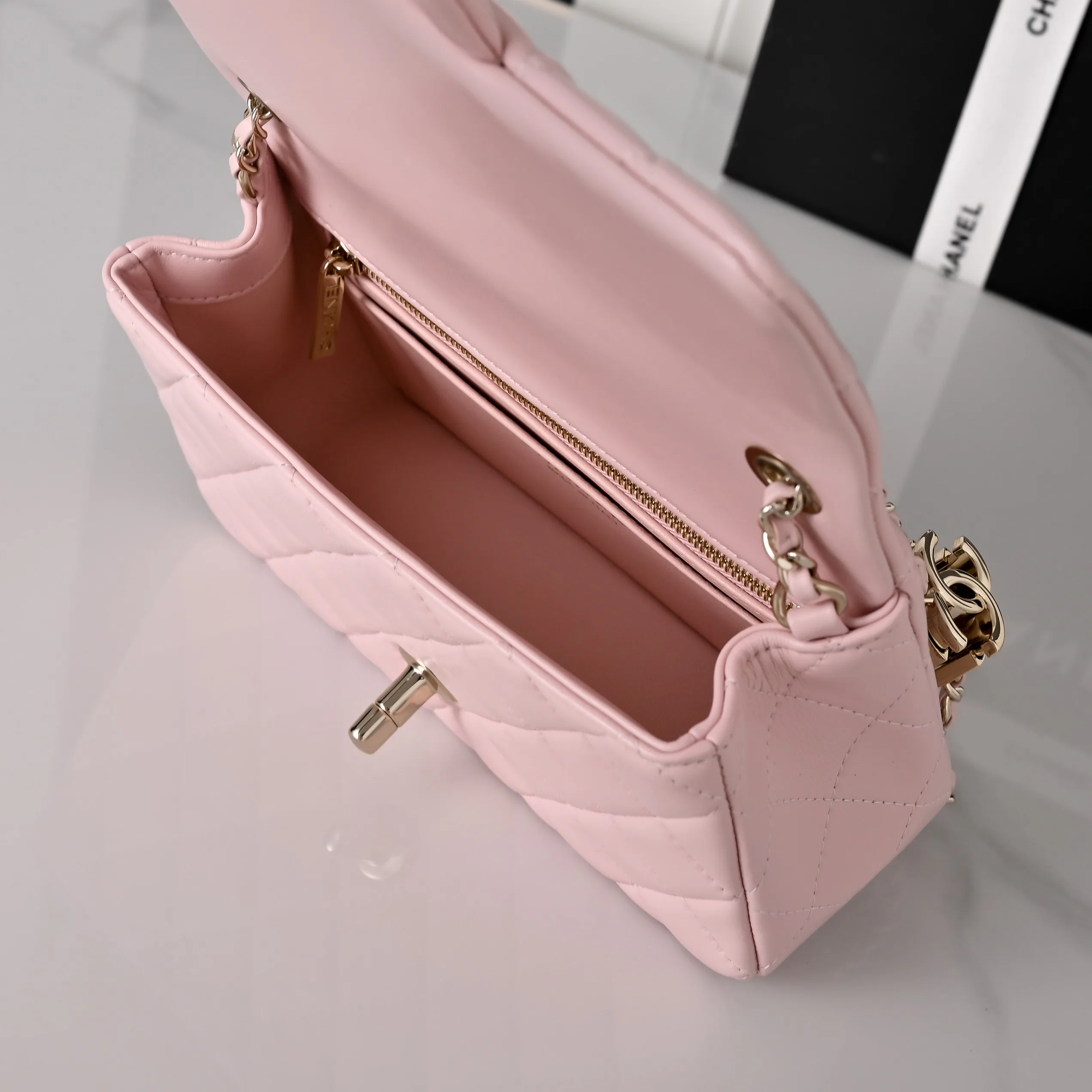 Women's Classic Handbags CHANEL 18207681