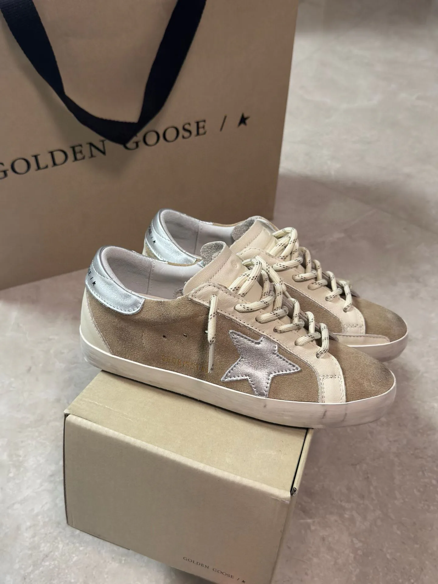Women's Sneakers GOLDEN GOOSE 18265607