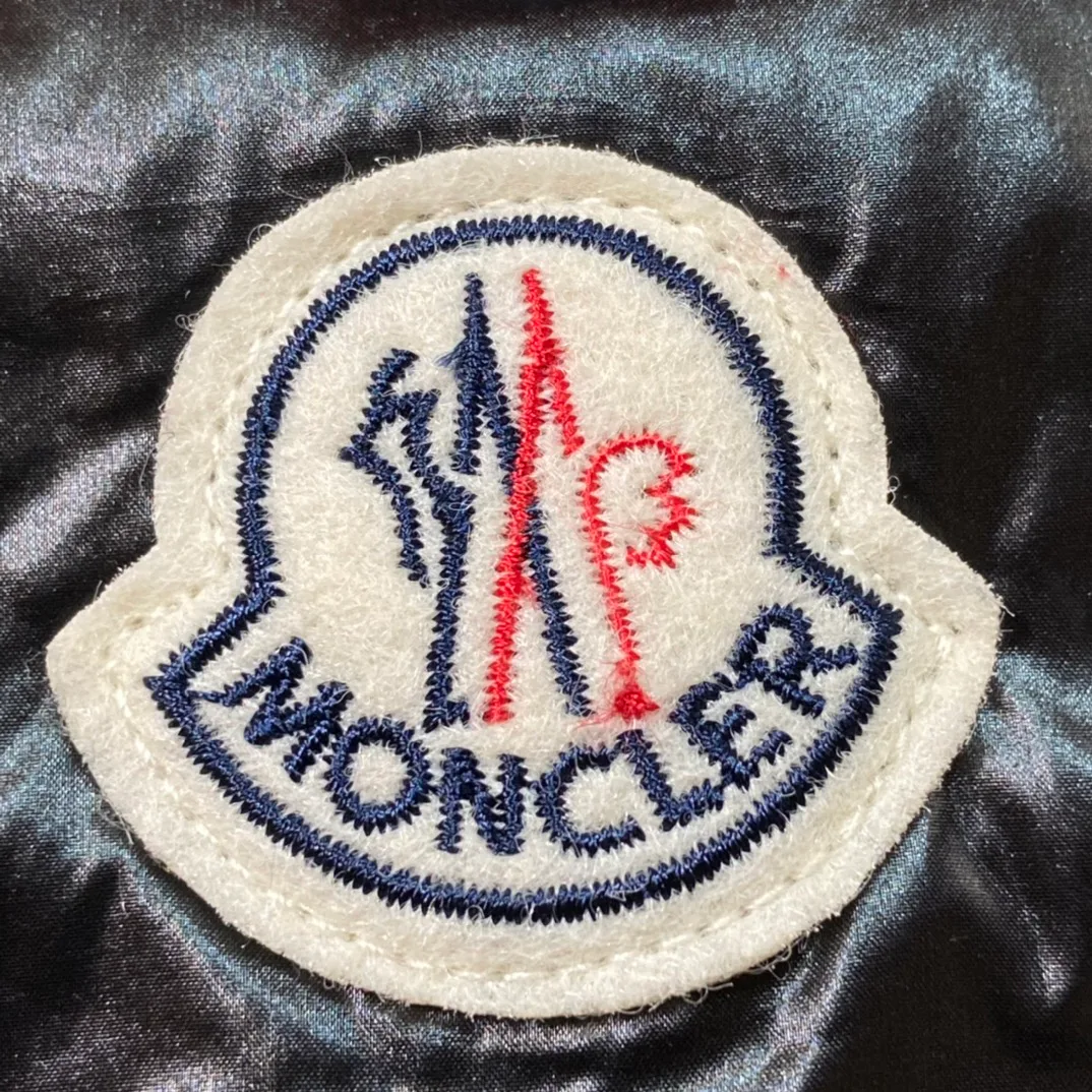Women's Jackets And Down Jackets MONCLER 18354304