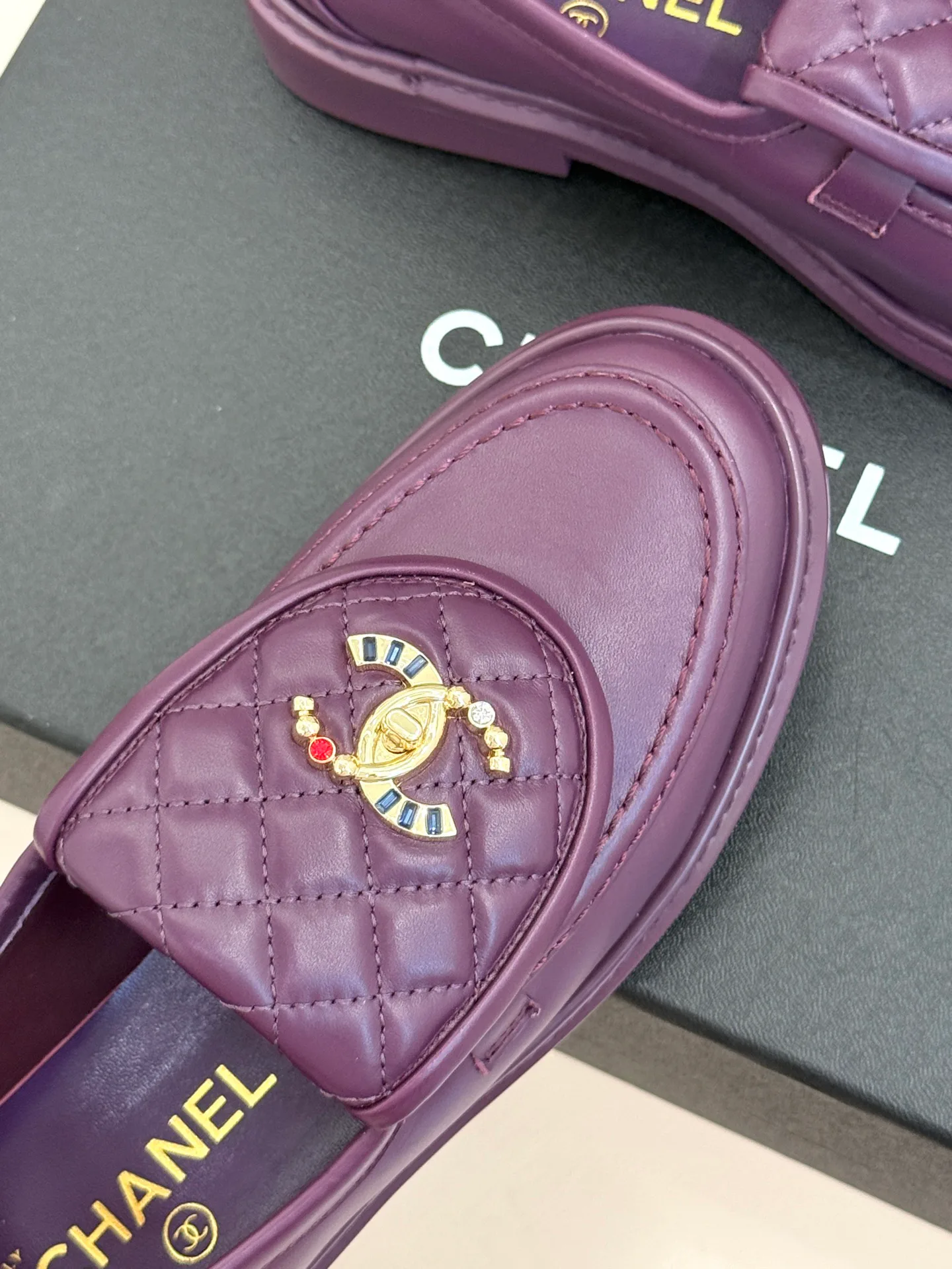 Women's Loafers And Moccasins CHANEL 17336060