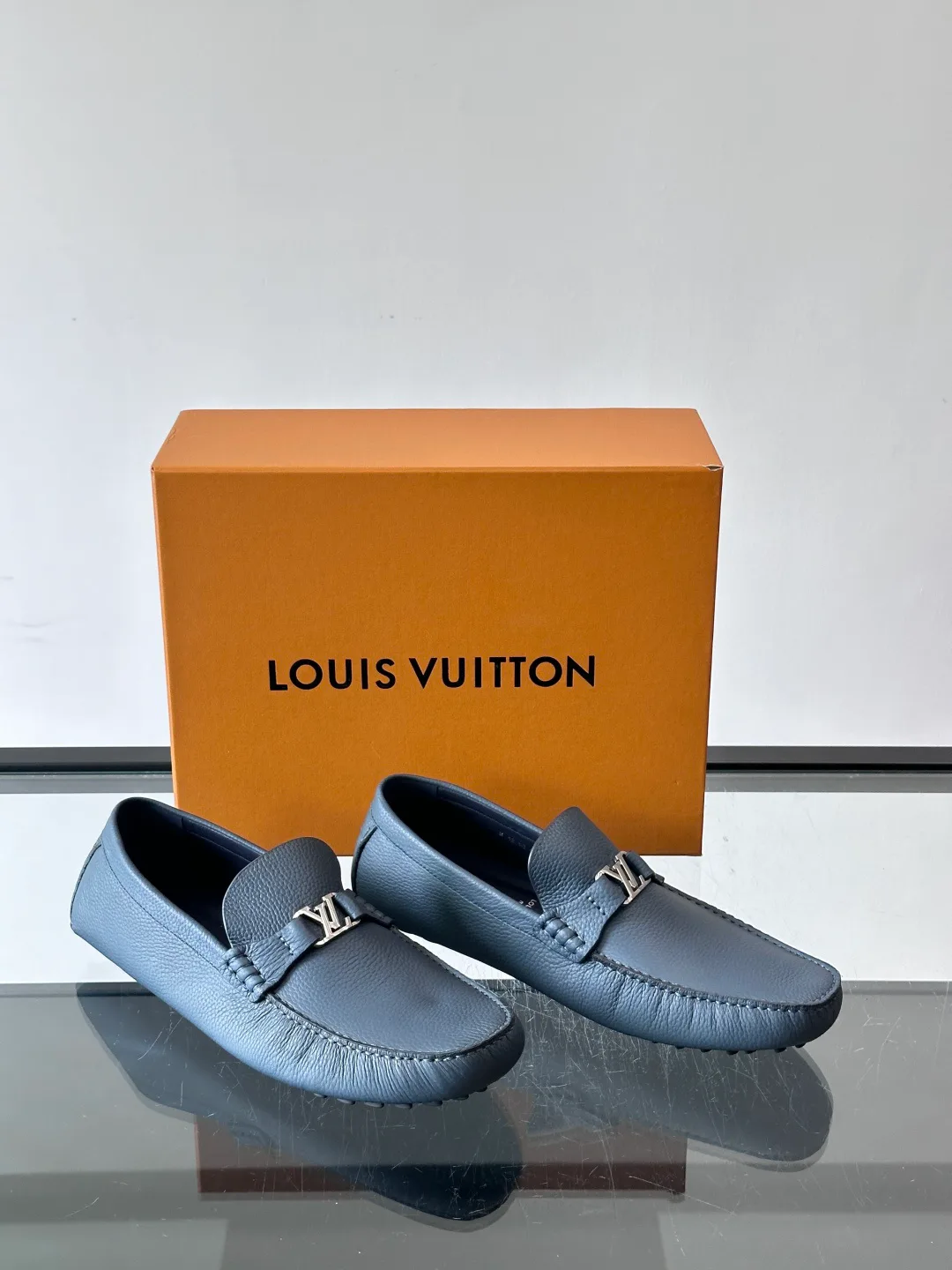 Men's Loafers And Dress Shoes LOUIS VUITTON 17646134