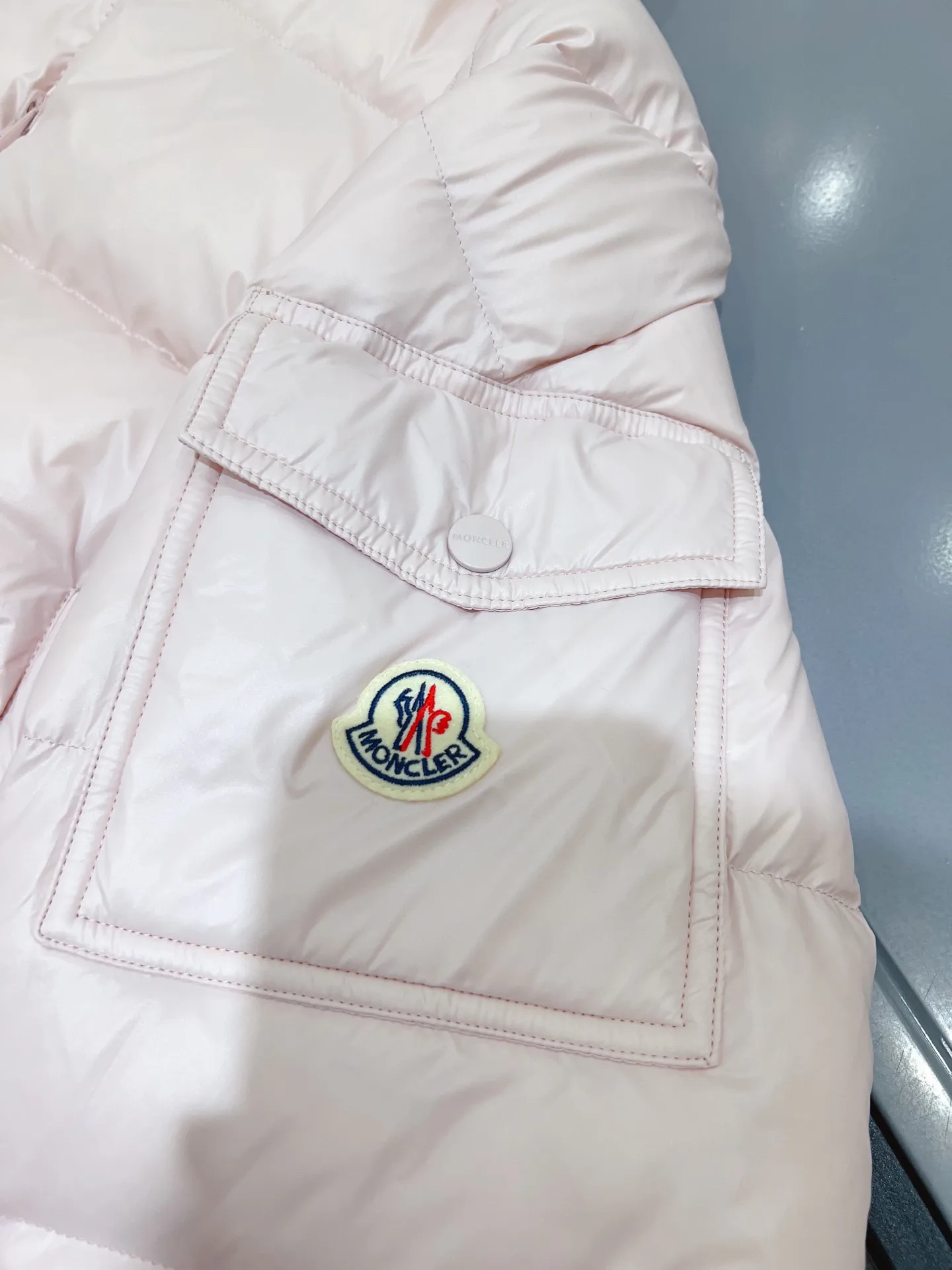 Women's Jackets And Down Jackets MONCLER 18368423