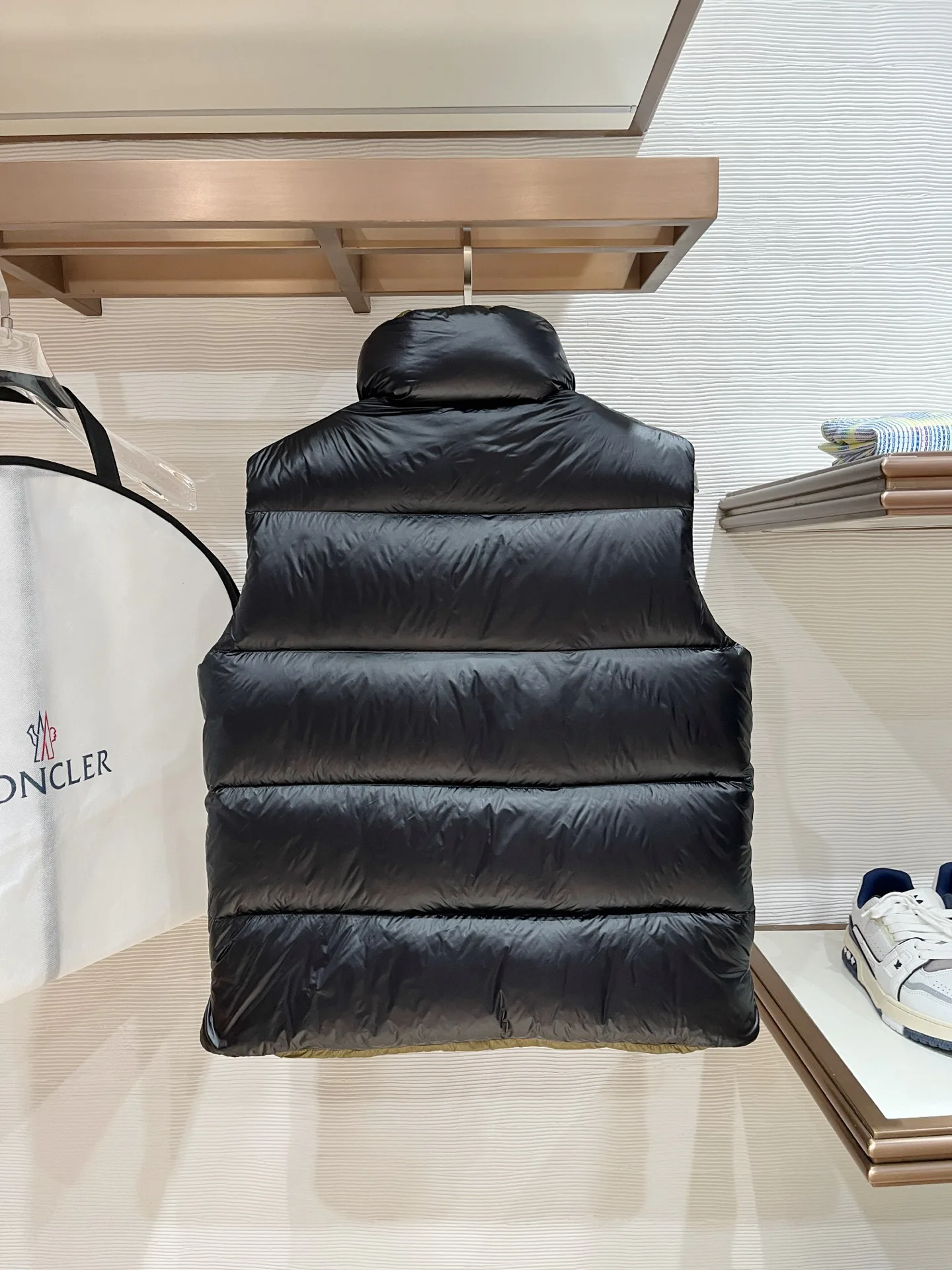 Жилеты Мужские Moncler 18639720