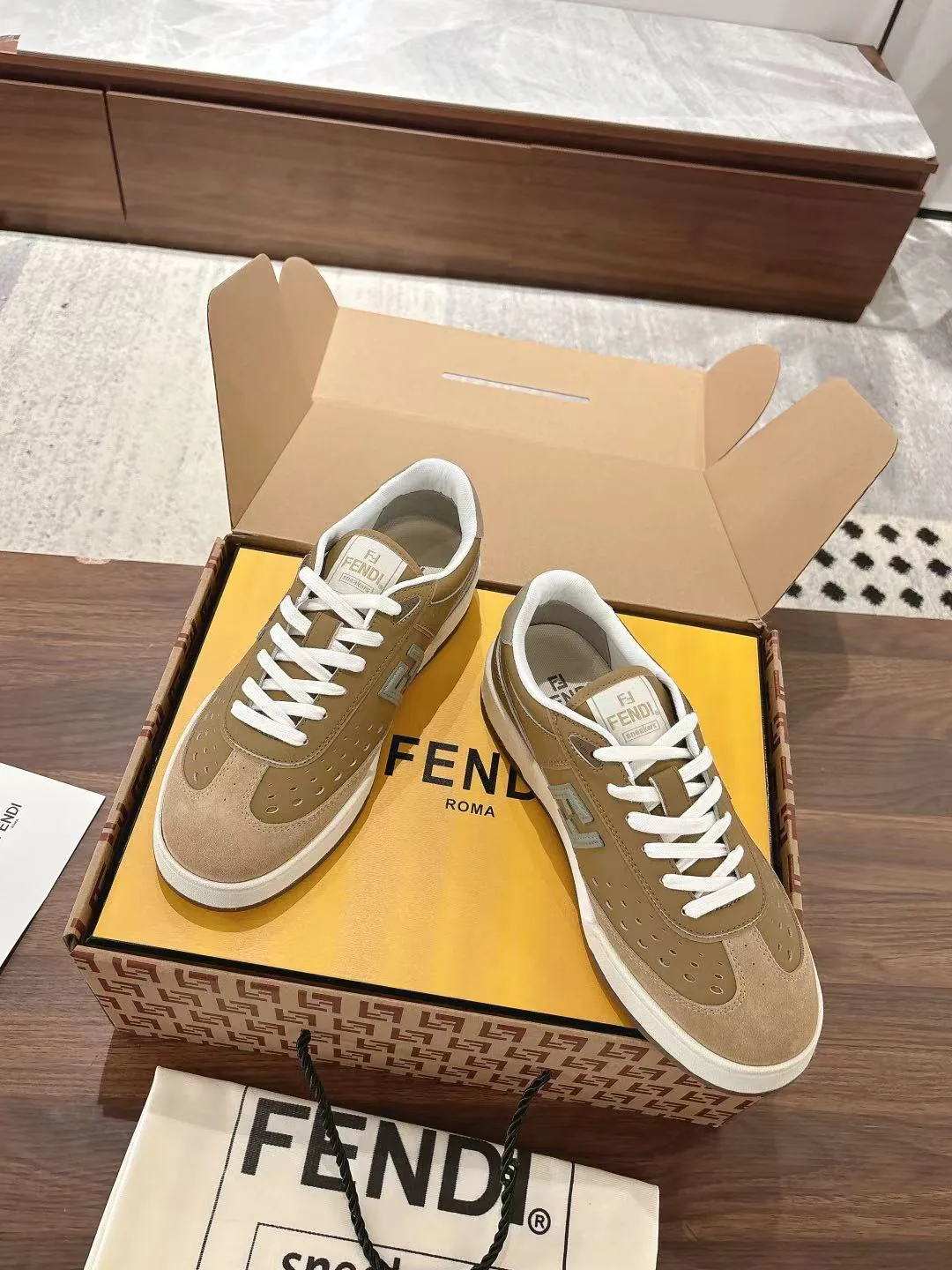 Women's Sneakers FENDI 18219516