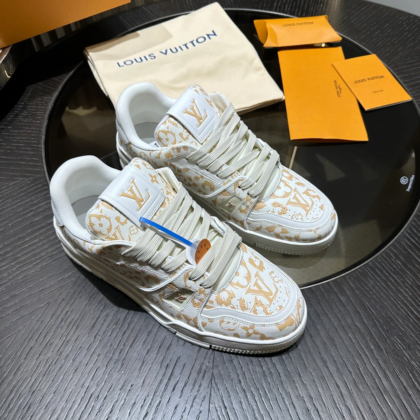 Women's Sneakers LOUIS VUITTON 18192449