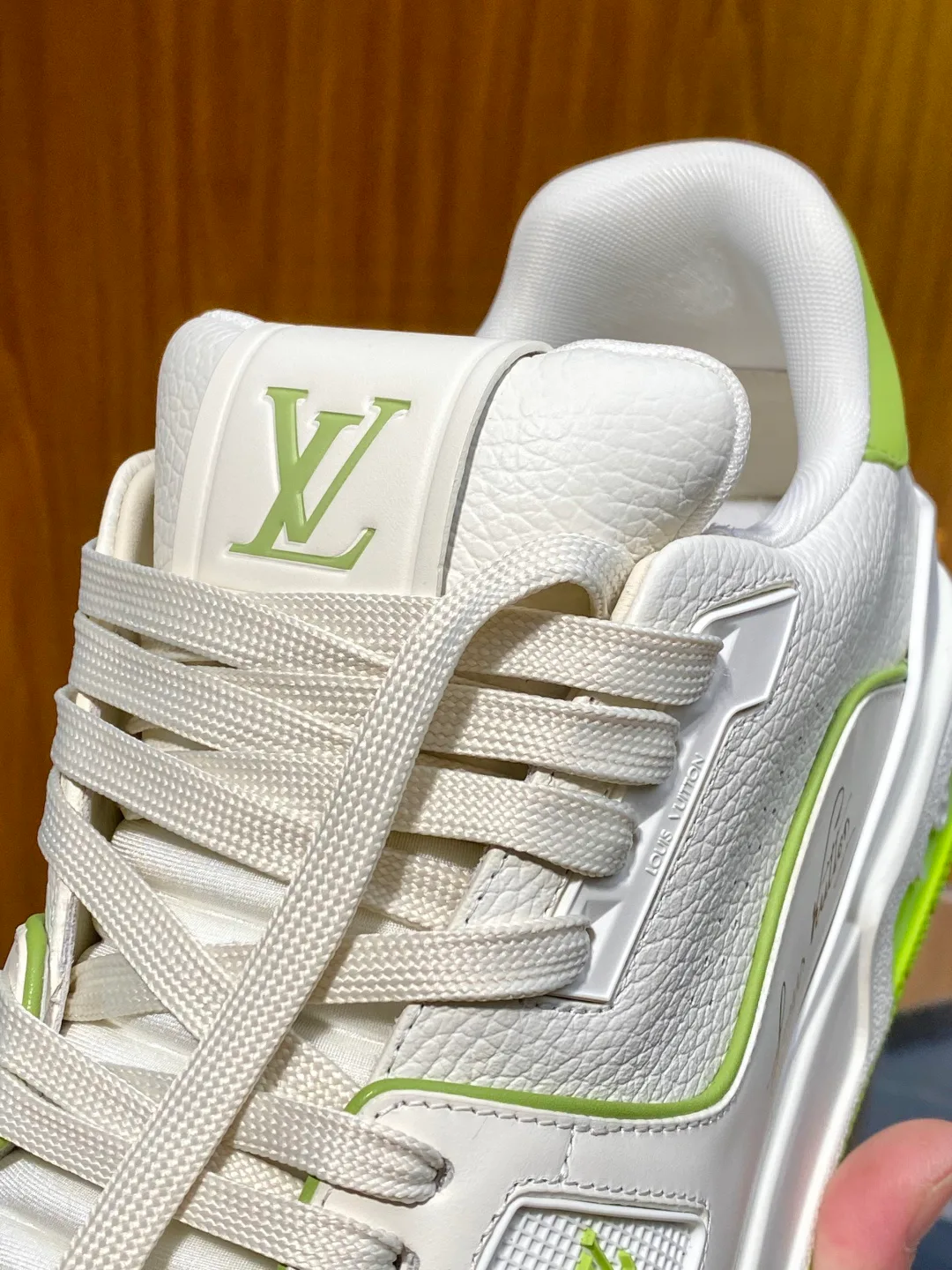 Women's Sneakers LOUIS VUITTON 18119343
