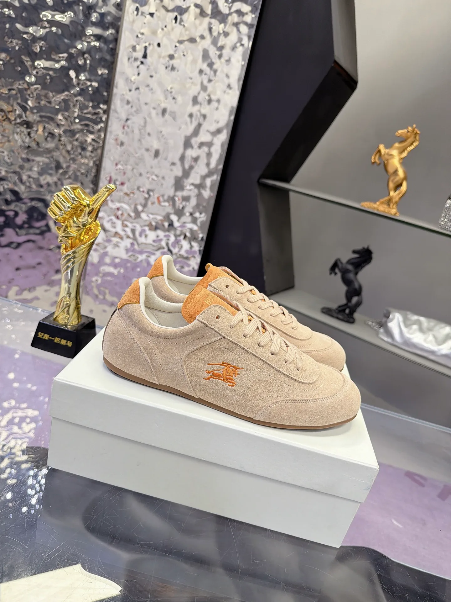 Women's Sneakers BURBERRY 18025573