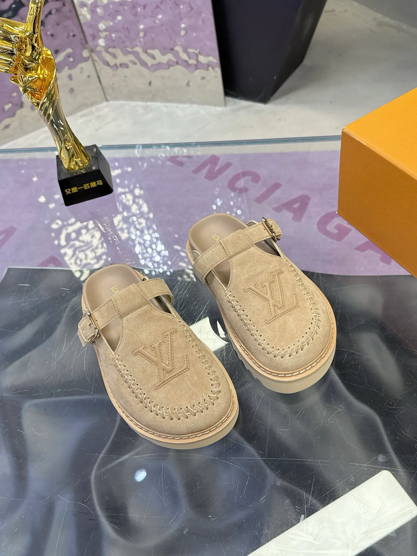 Women's Mules And Clogs LOUIS VUITTON 17530470