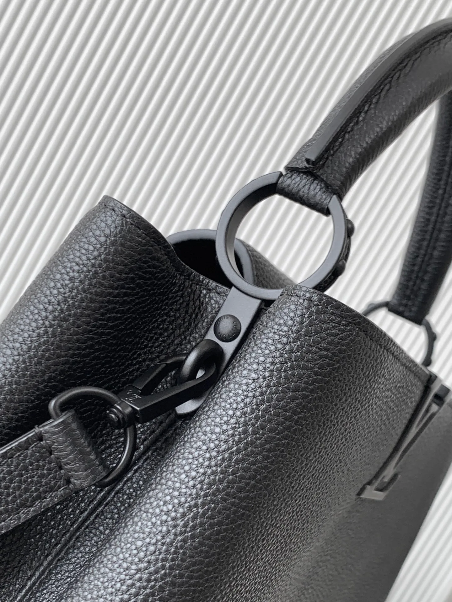 Women's Classic Handbags LOUIS VUITTON 17802979