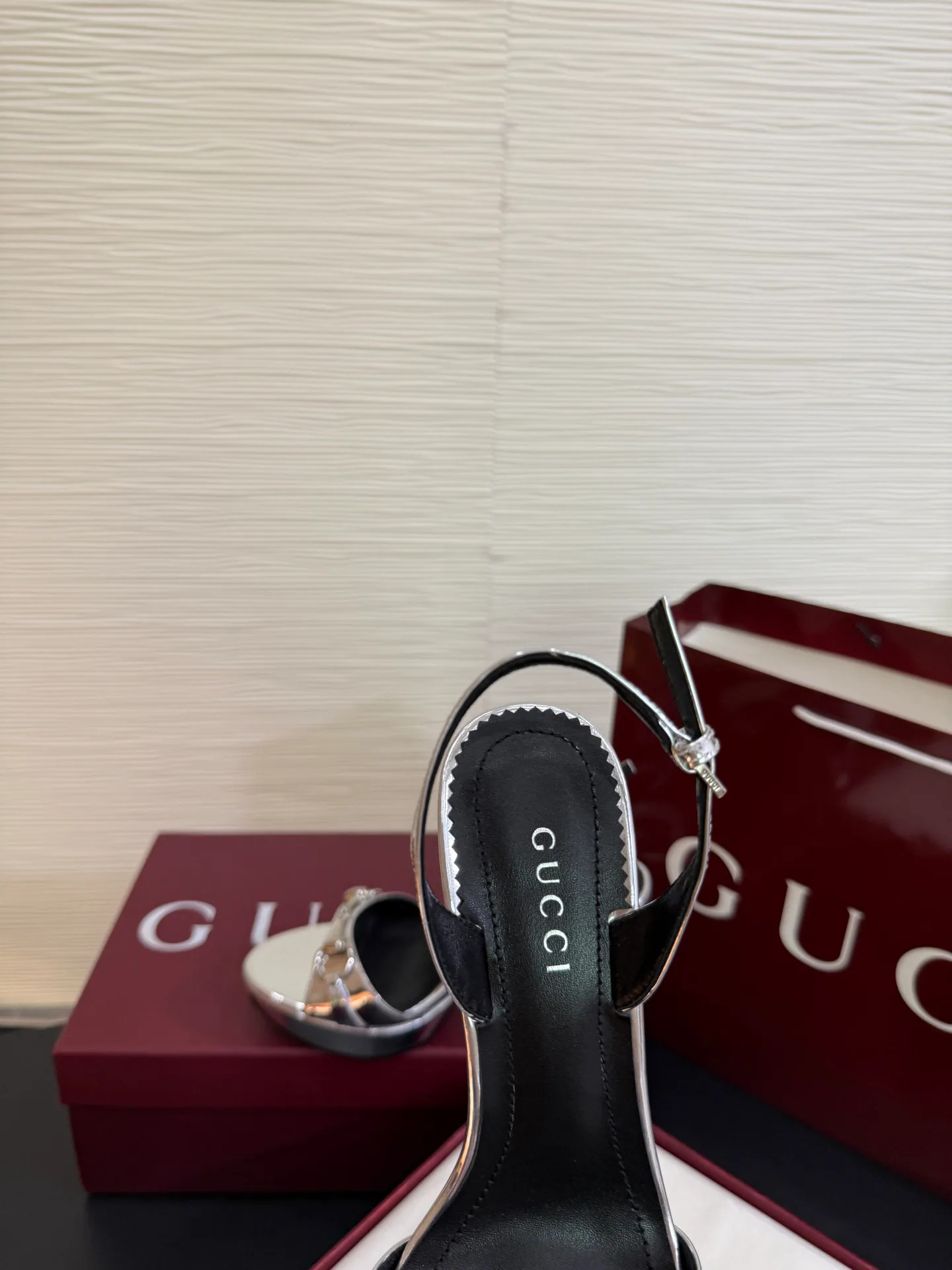 Women's Open-Toe Sandals GUCCI 18071176