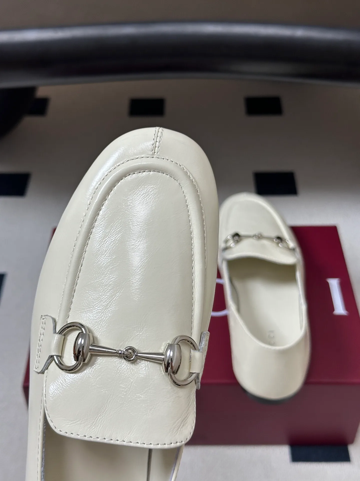 Women's Loafers And Moccasins GUCCI 18049745