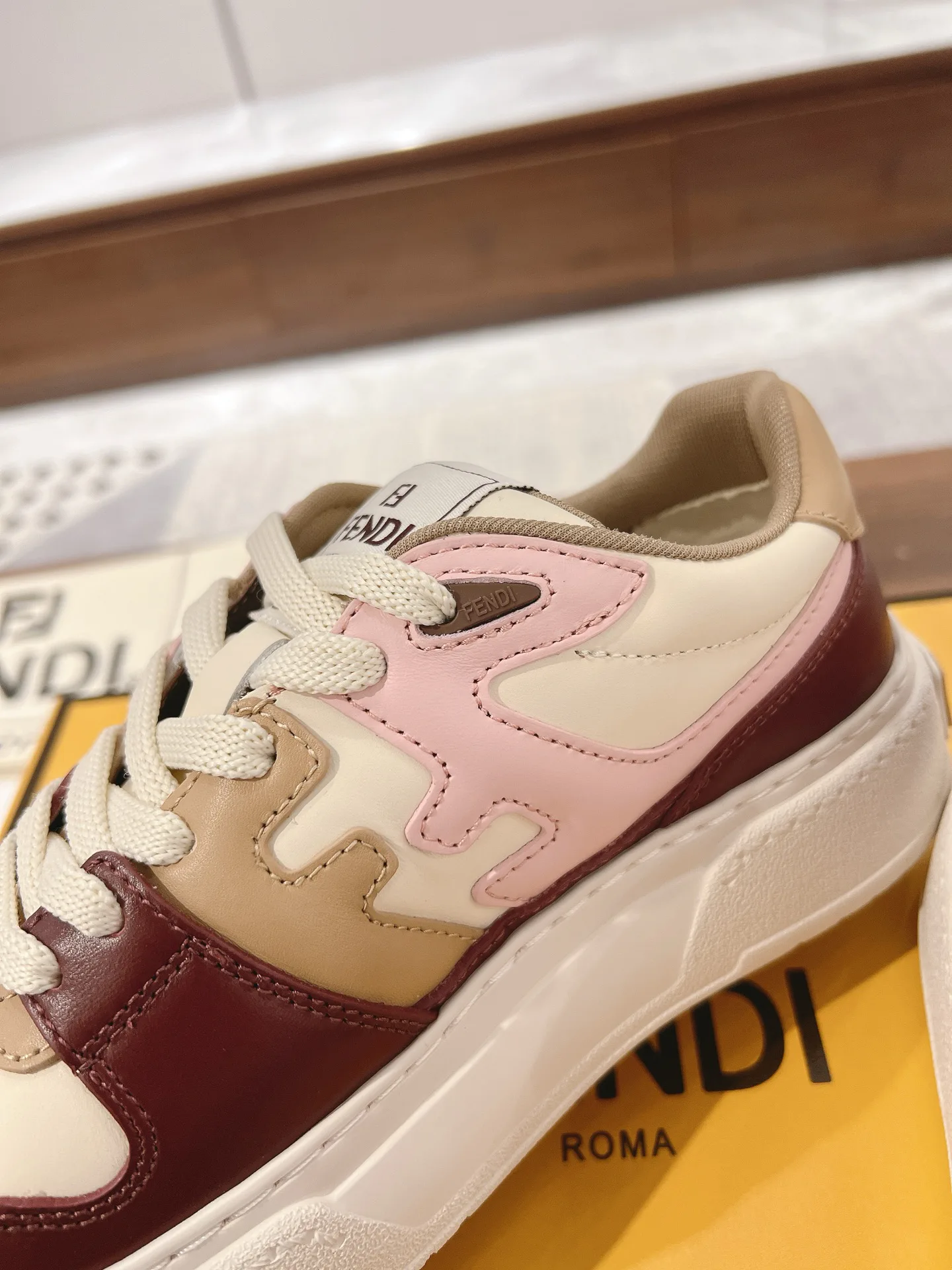 Women's Sneakers FENDI 18219633