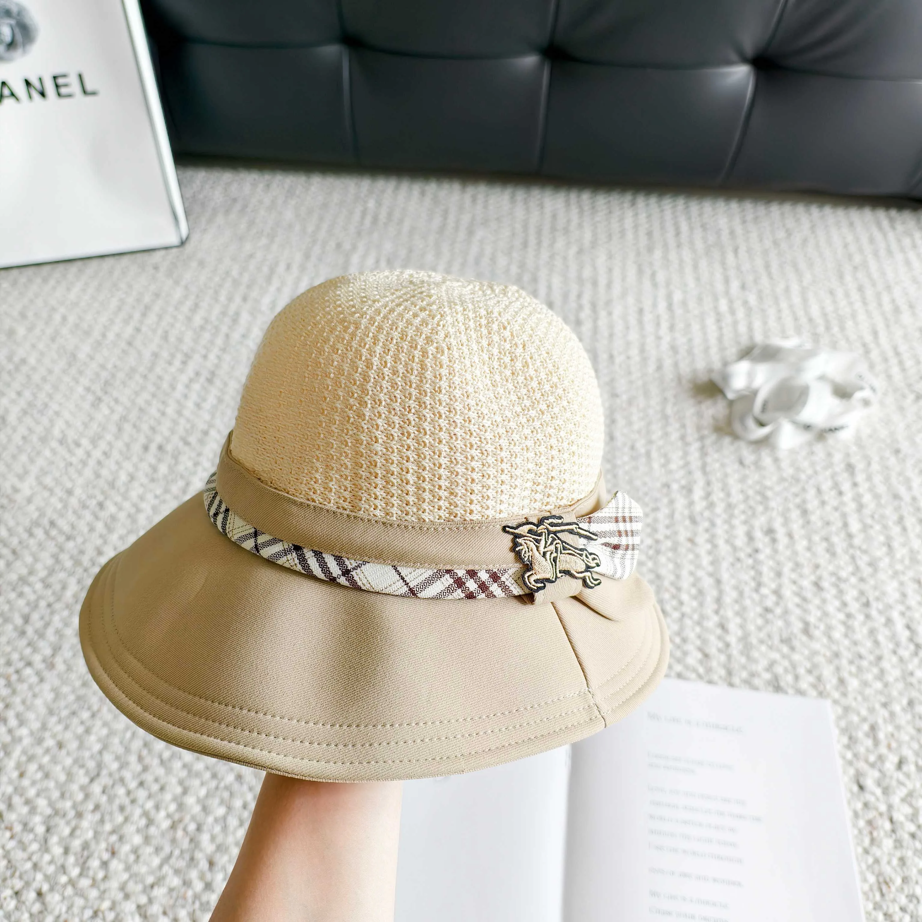 Hats BURBERRY 17498320