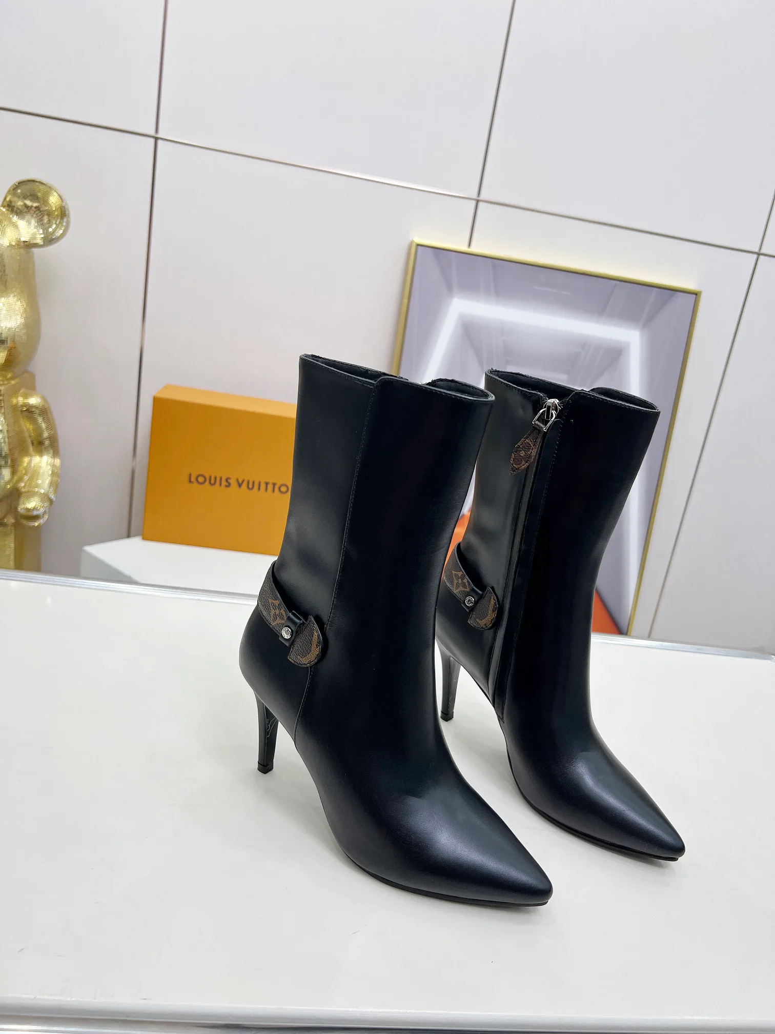 Women's Booties LOUIS VUITTON 18362255
