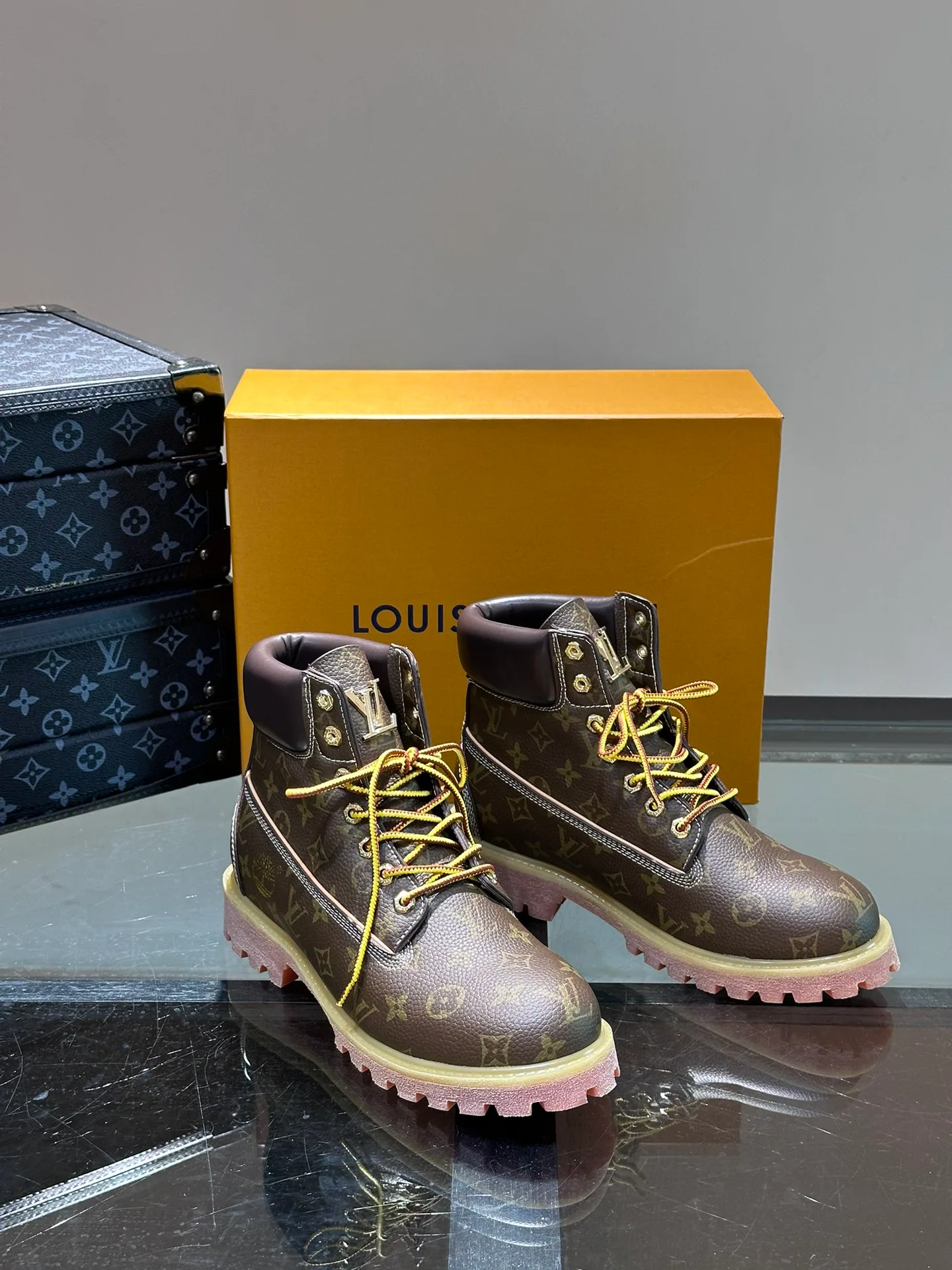Men's Ankle Boots LOUIS VUITTON 17955336