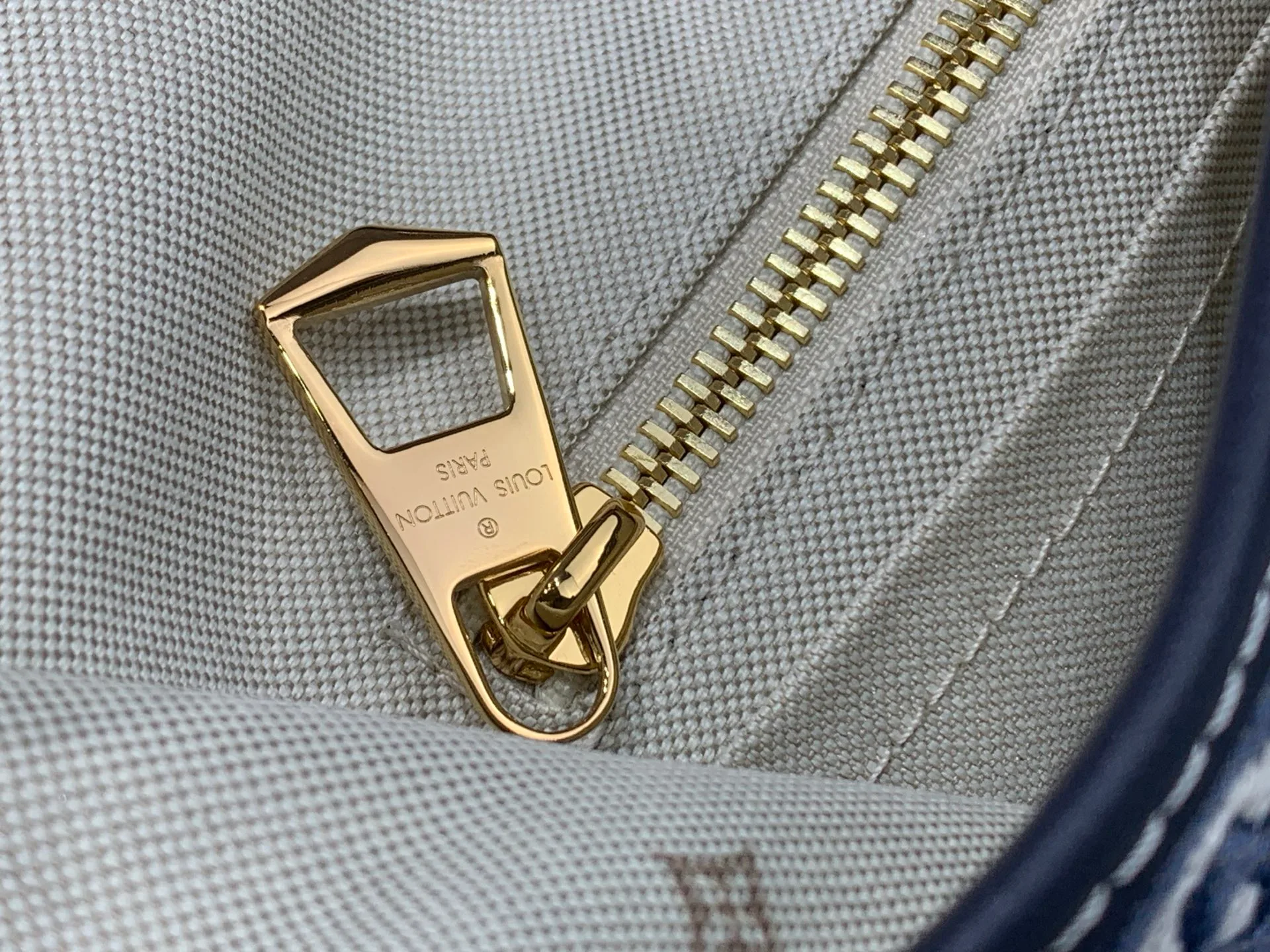 Women's Classic Handbags LOUIS VUITTON 18278232