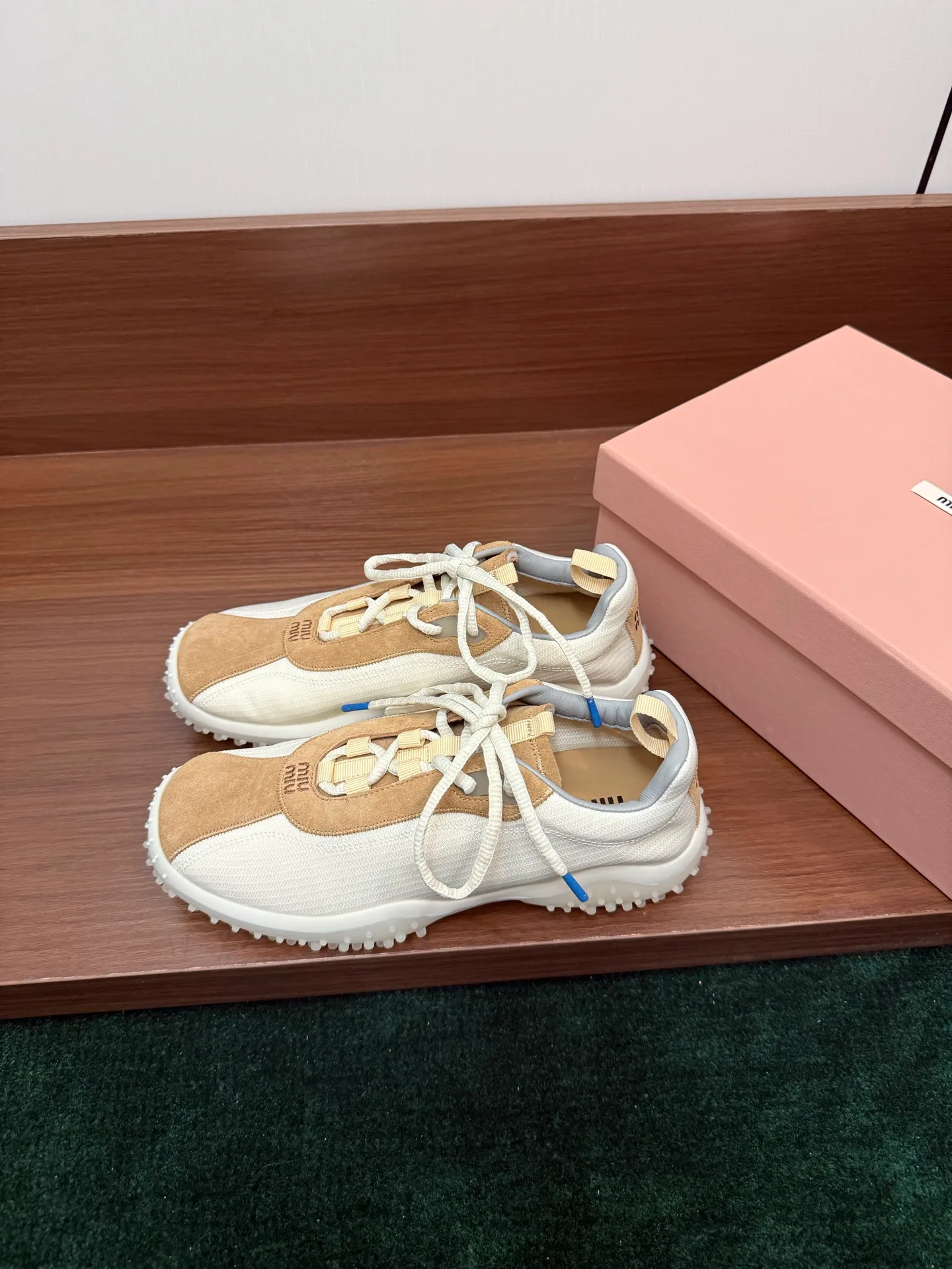 Women's Sneakers MIU MIU 18042052