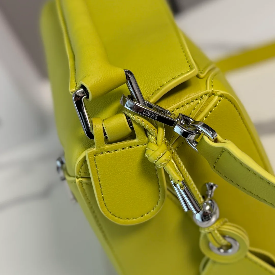 Women's Classic Handbags LOEWE 18328830