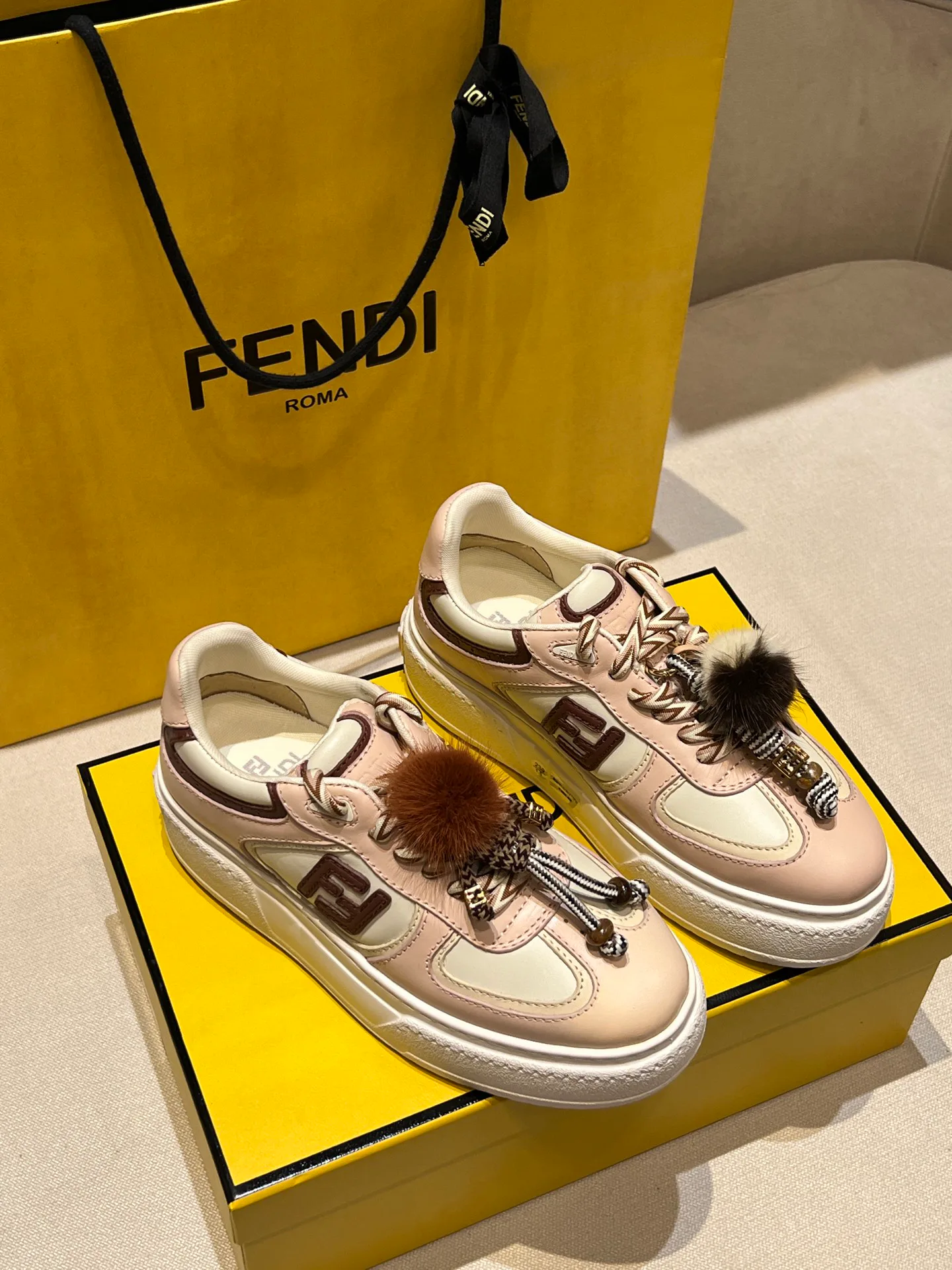 Women's Sneakers FENDI 18020651