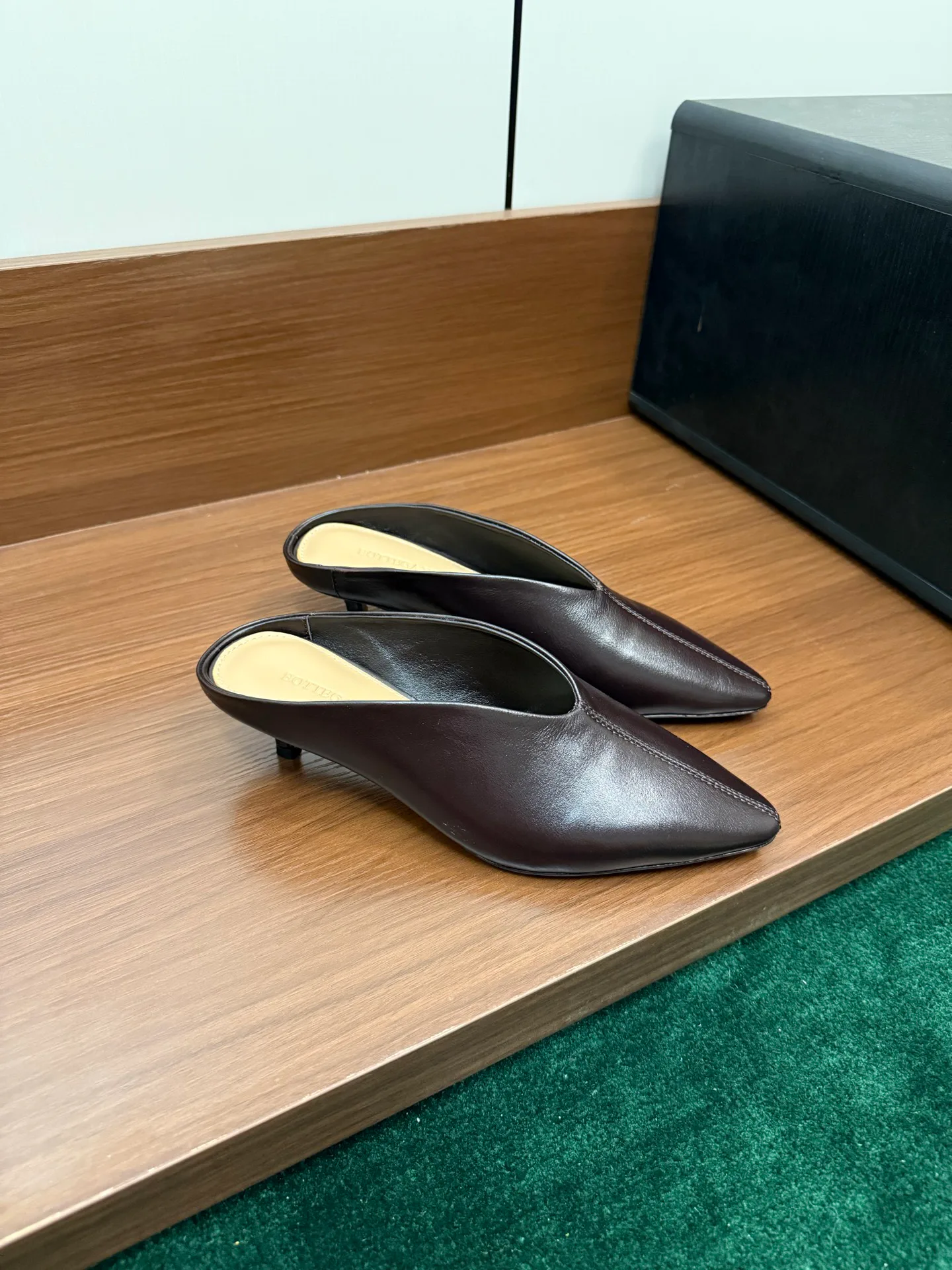 Women's Mules And Clogs BOTTEGA VENETA 17816996