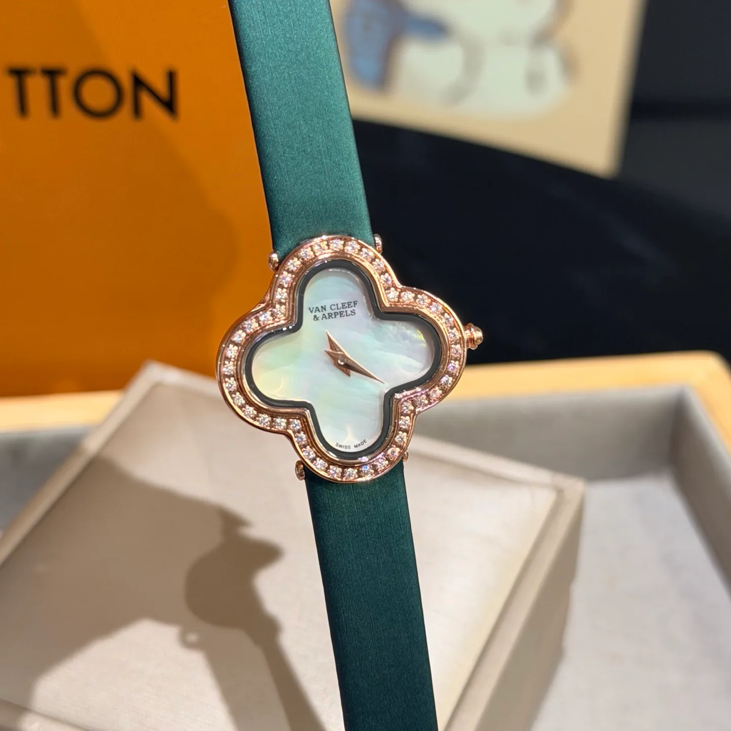 Women's Watches VAN CLEEF & ARPELS 18362058