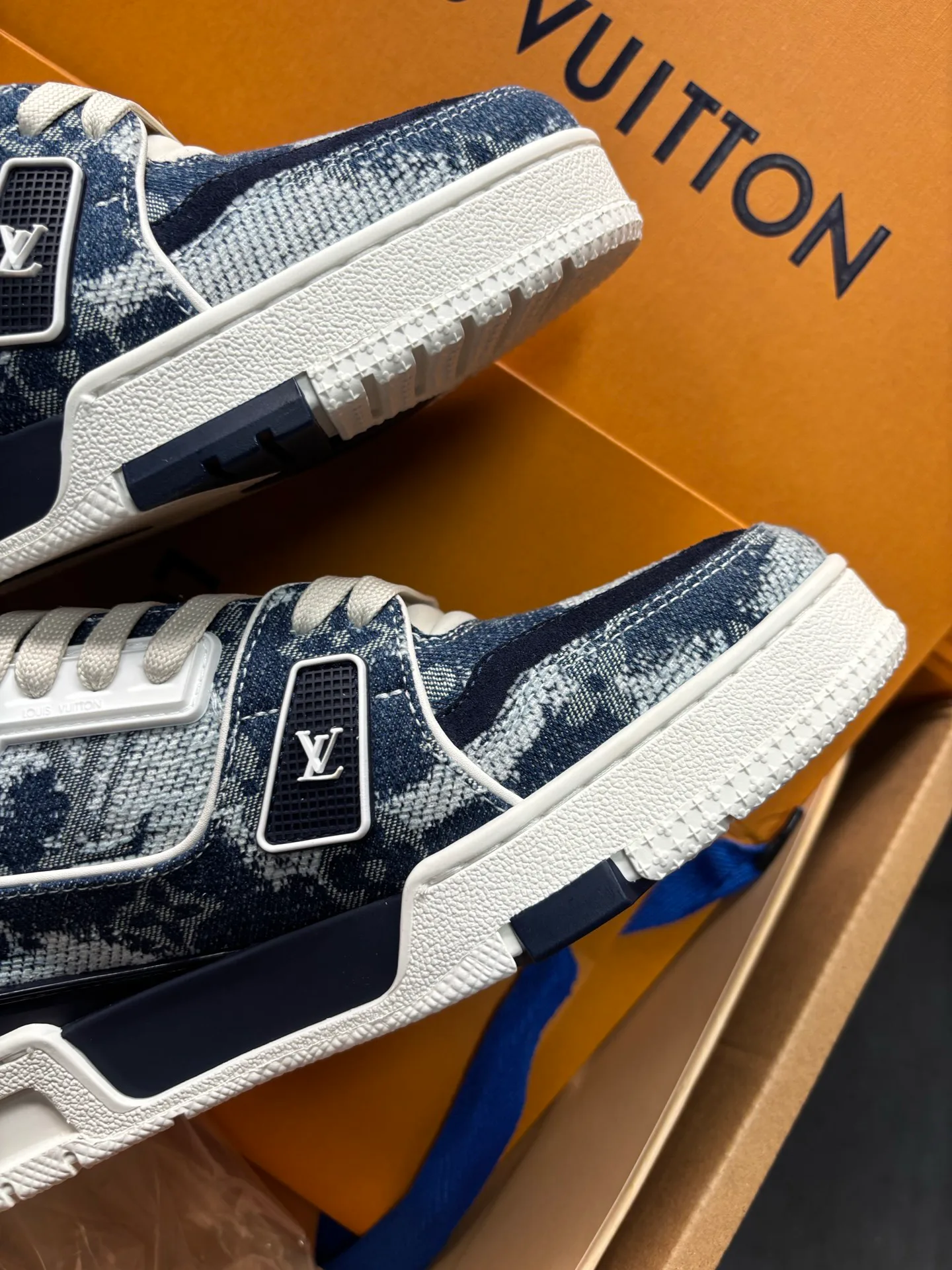 Men's Sneakers LOUIS VUITTON 18333621