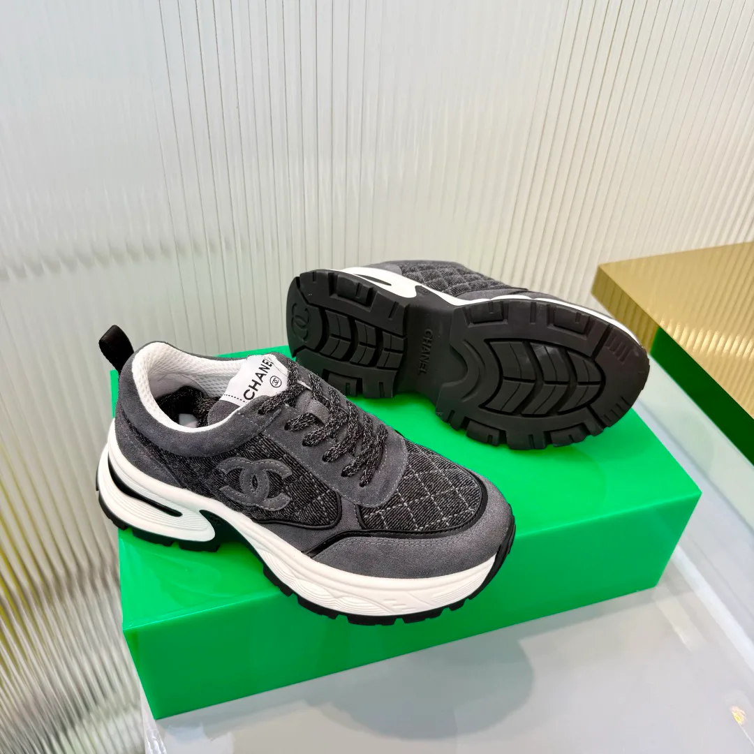 Women's Sneakers CHANEL 18366956
