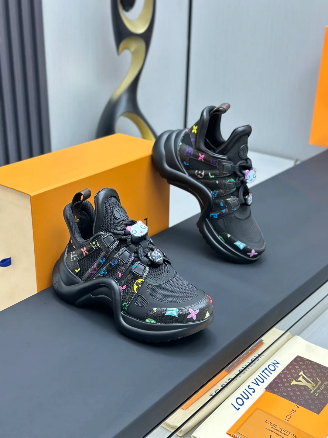Women's Sneakers LOUIS VUITTON 18212000