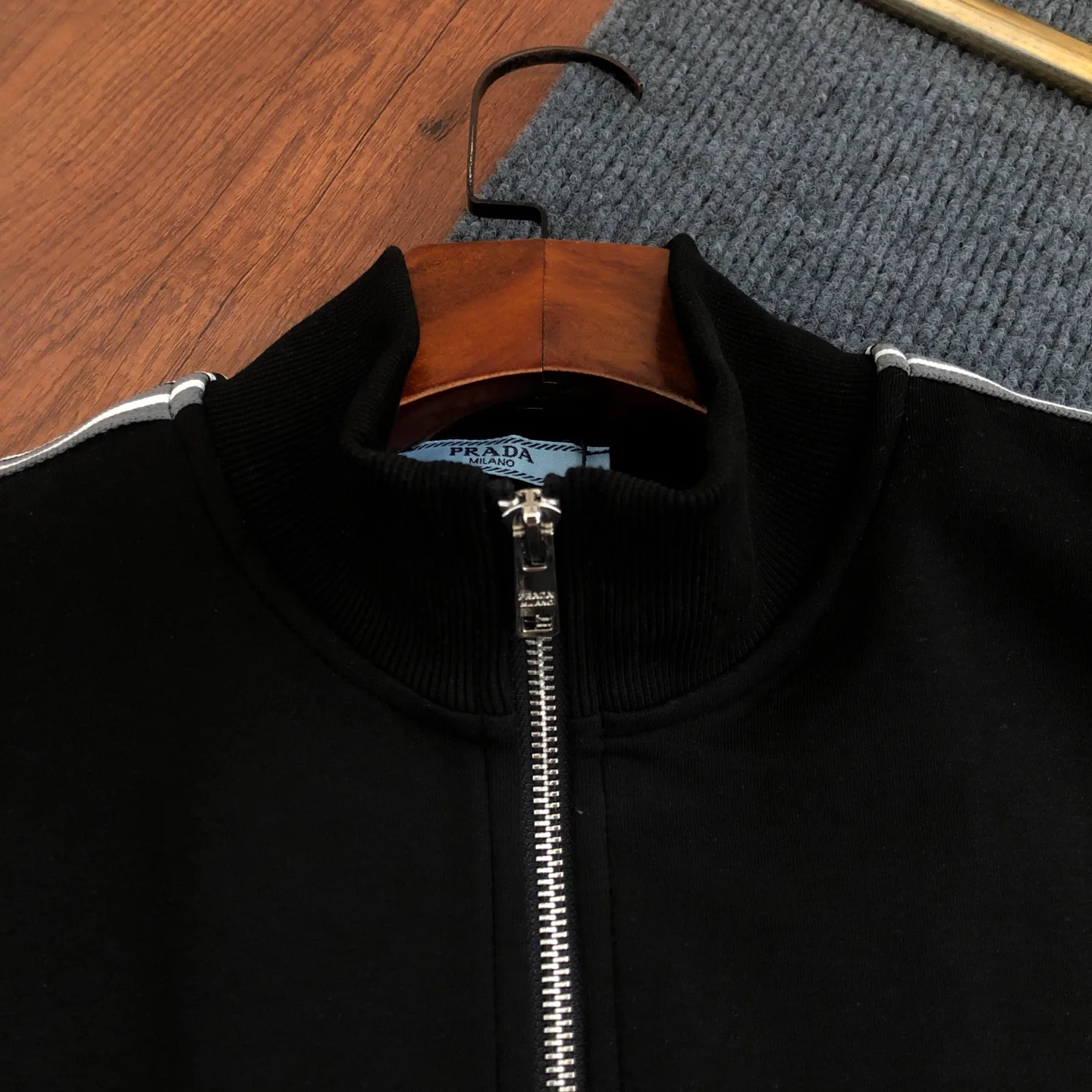 Куртки И Пуховики Мужские Prada 18589926