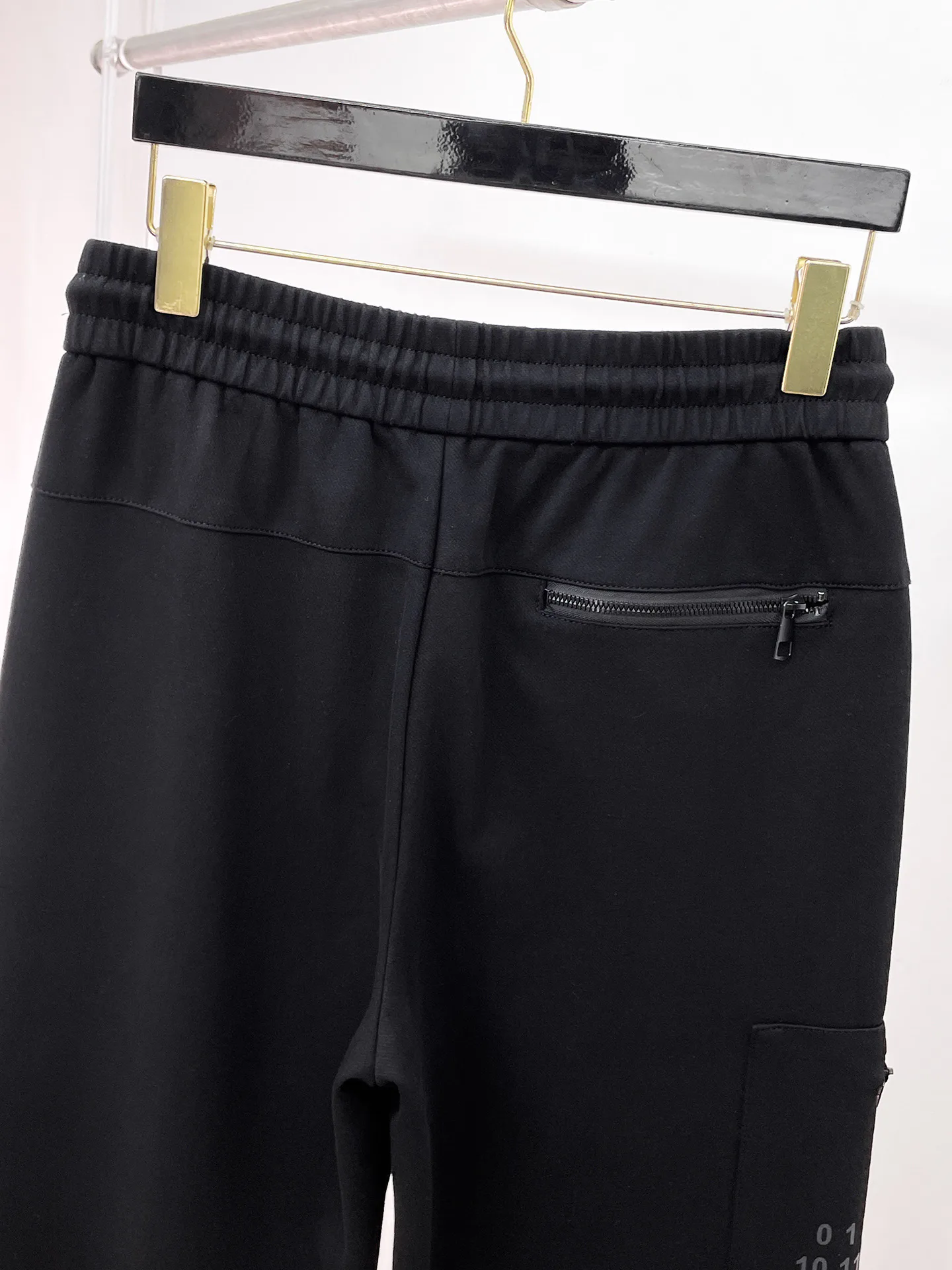 Men's Trousers MAISON MARGIELA 18197351
