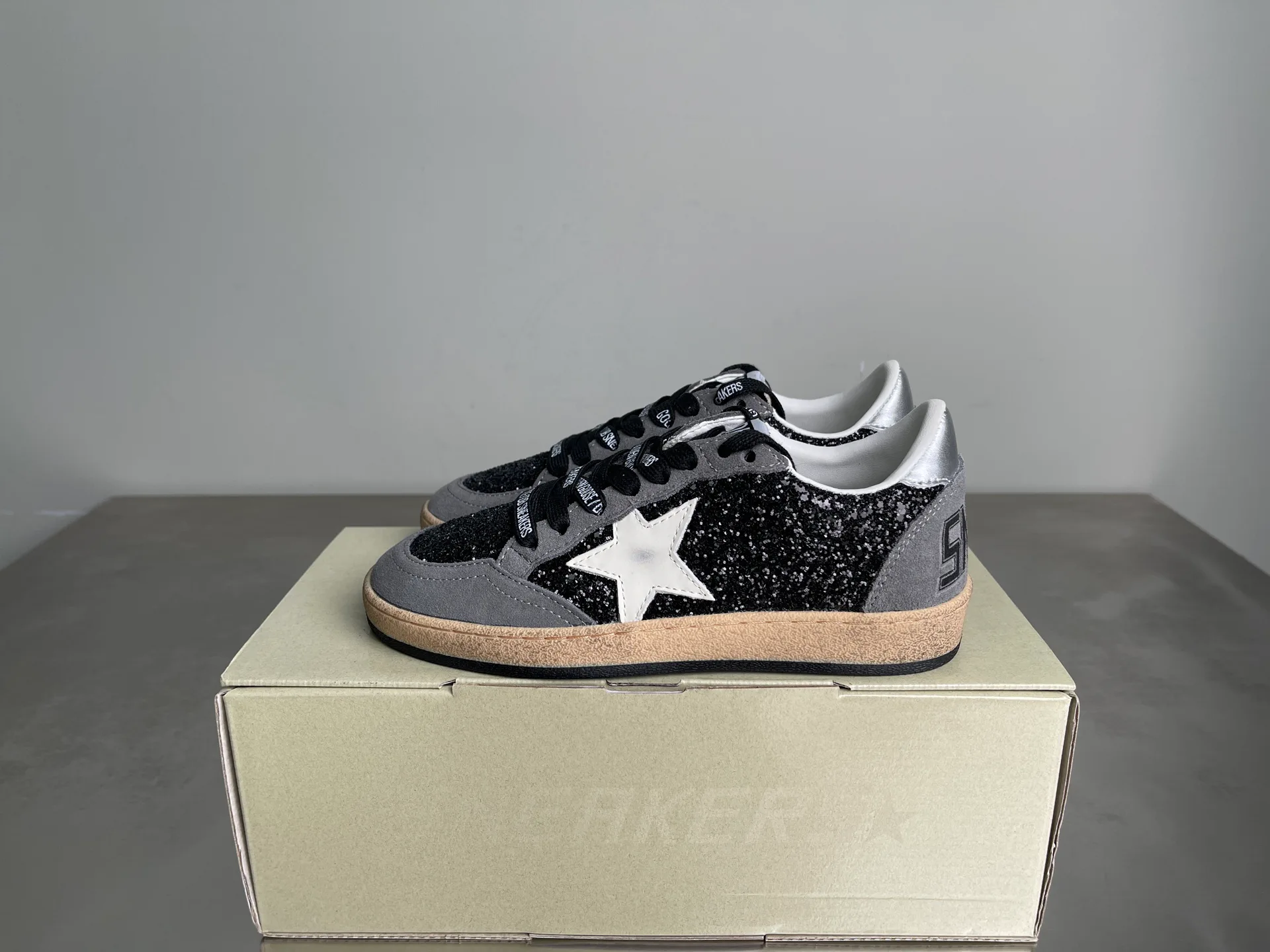 Women's Sneakers GOLDEN GOOSE 18039608