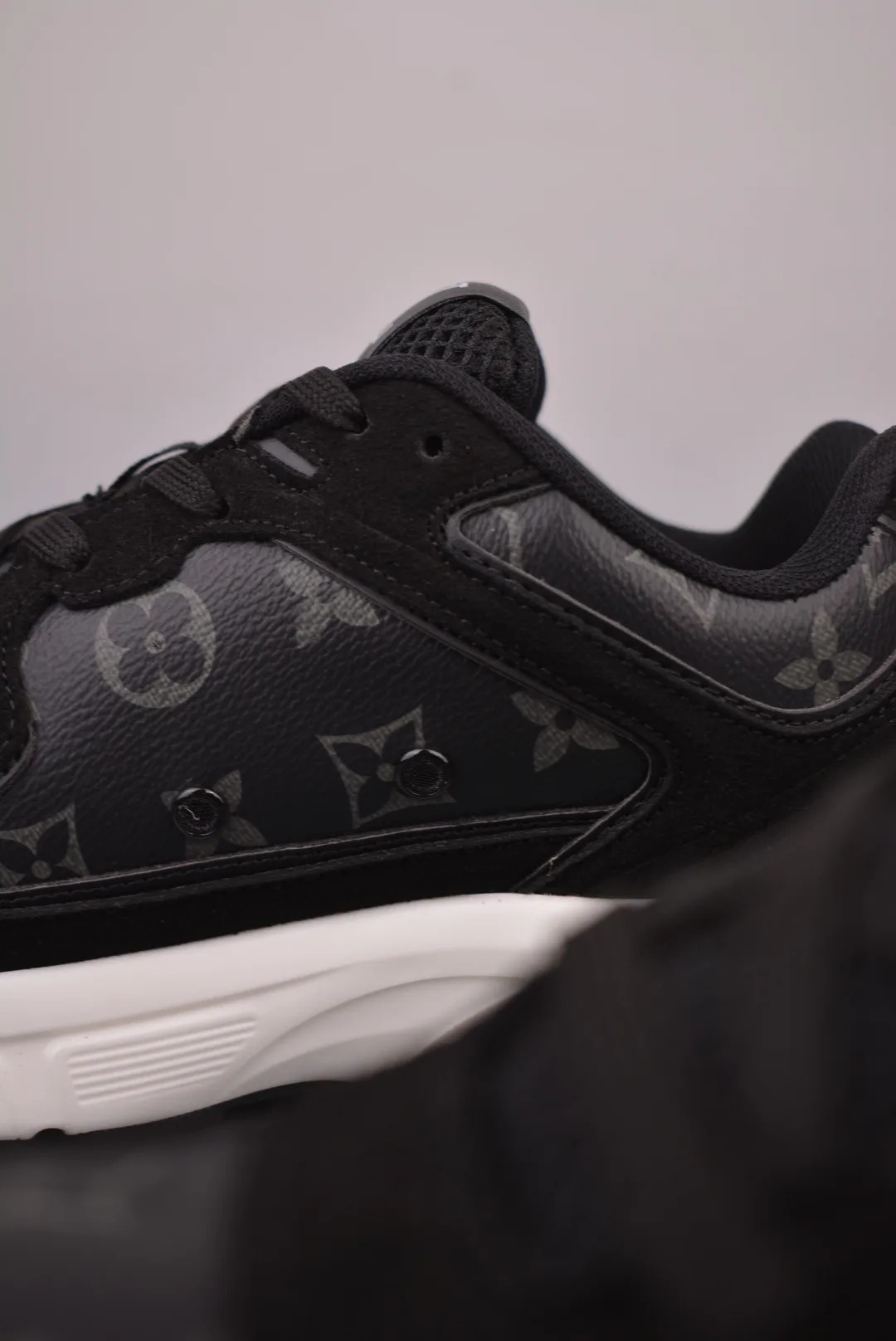 Men's Sneakers LOUIS VUITTON 17429977
