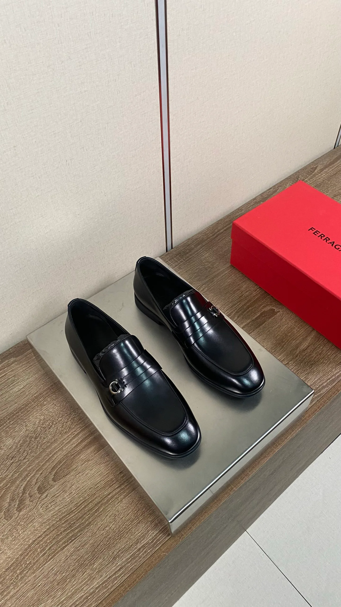 Men's Loafers And Dress Shoes SALVATORE FERRAGAMO 18078620