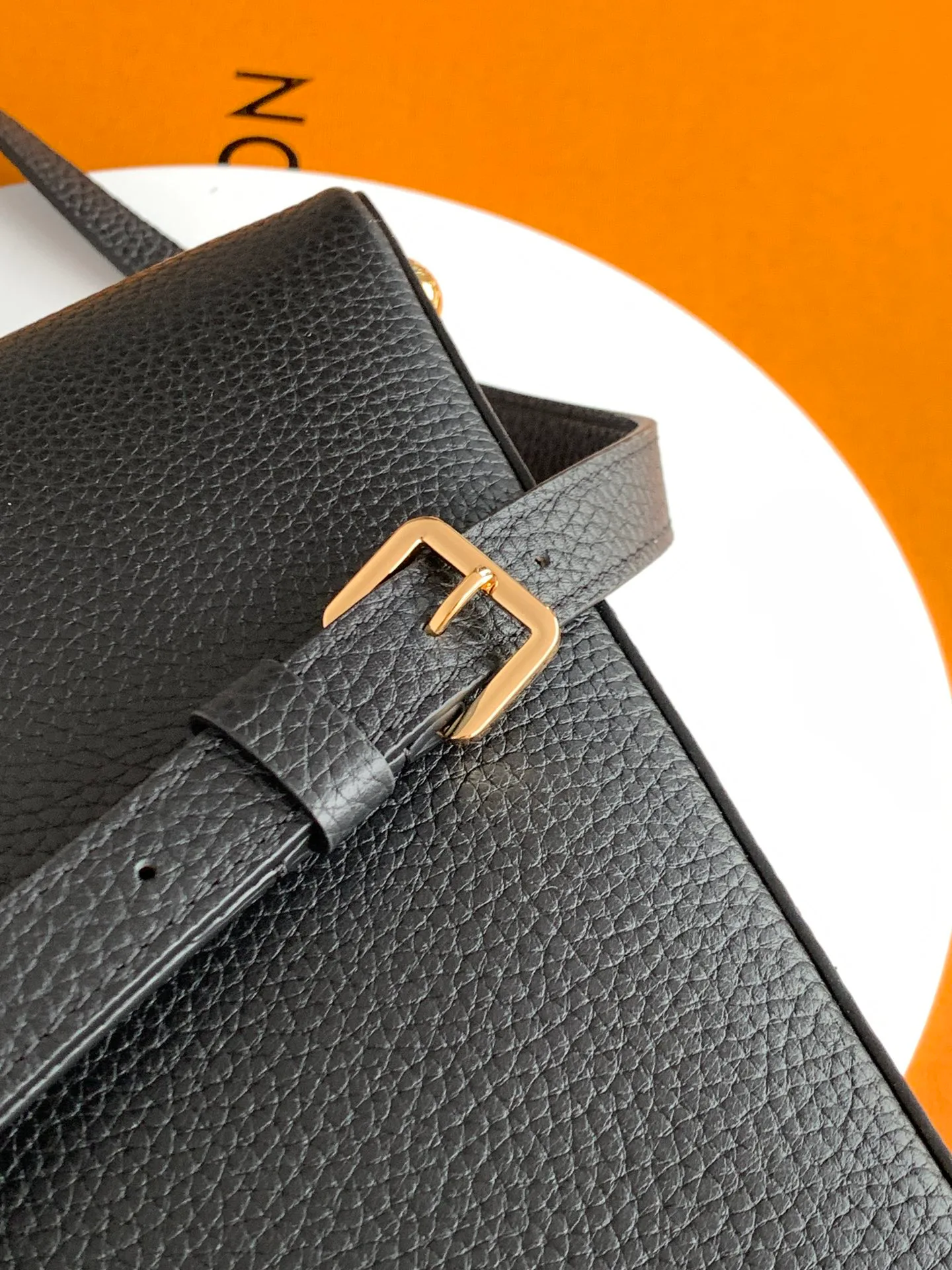 Women's Classic Handbags LOUIS VUITTON 18520984