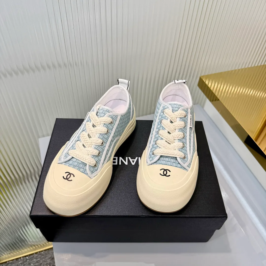 Women's Sneakers CHANEL 18366977