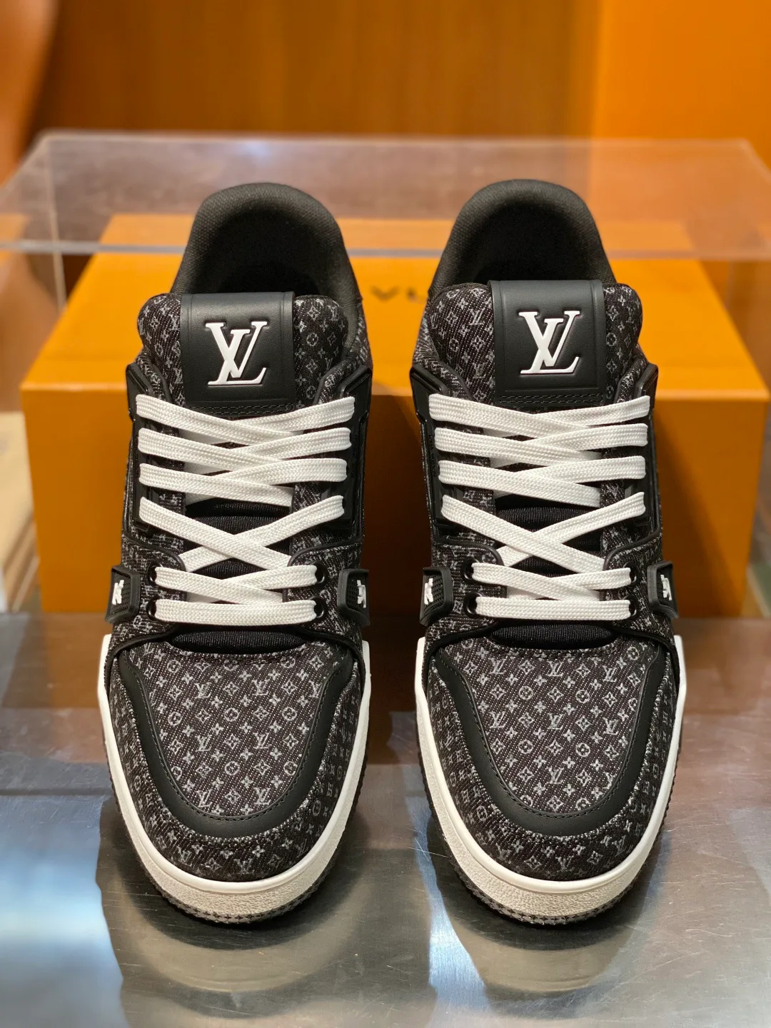Кроссовки Мужские Louis Vuitton 18562062