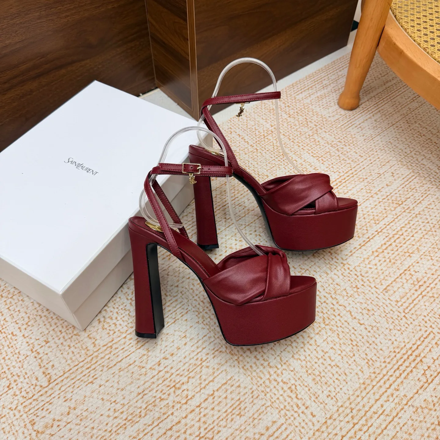 Women's Open-Toe Sandals SAINT LAURENT 18104667