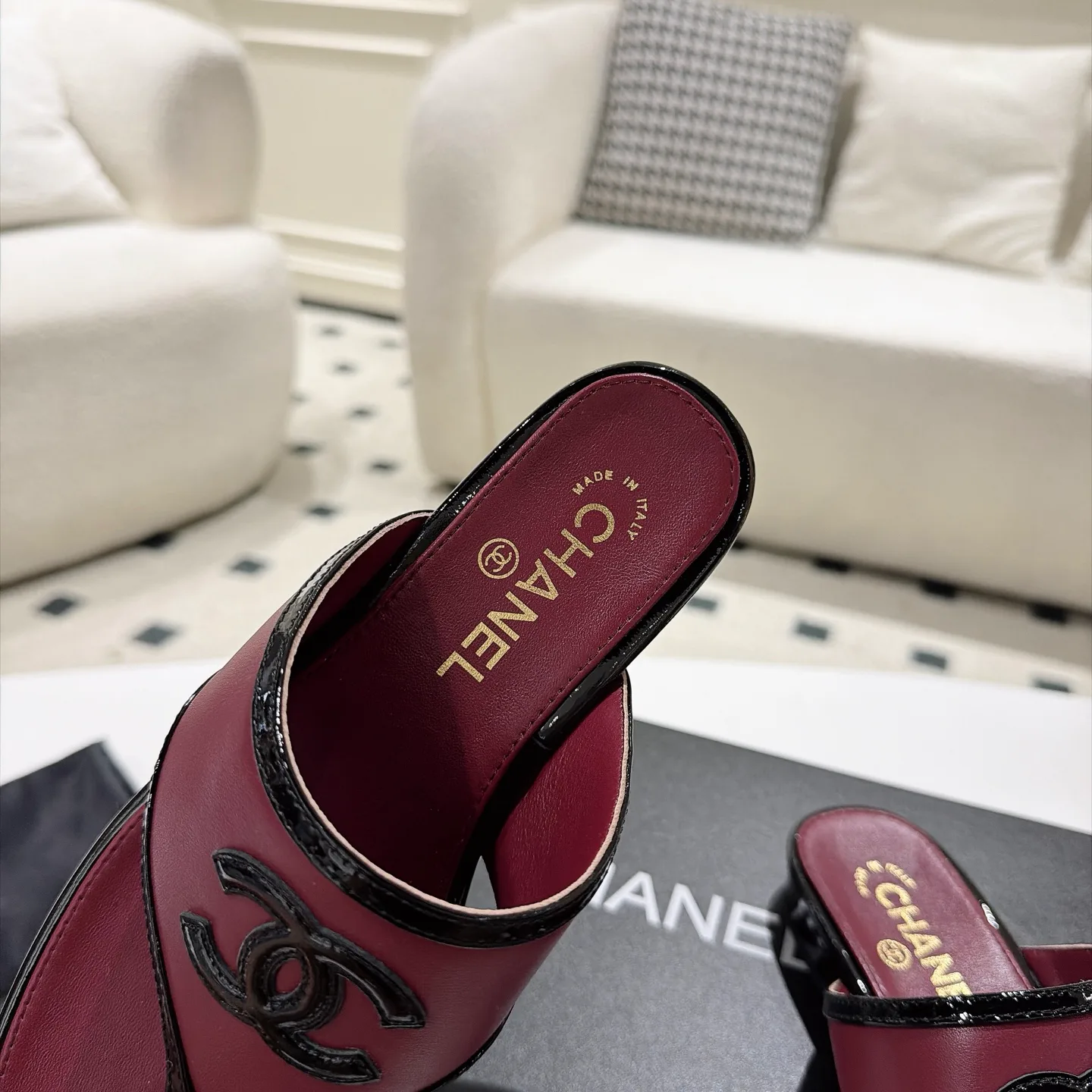 Women's Flip-Flops CHANEL 17802689