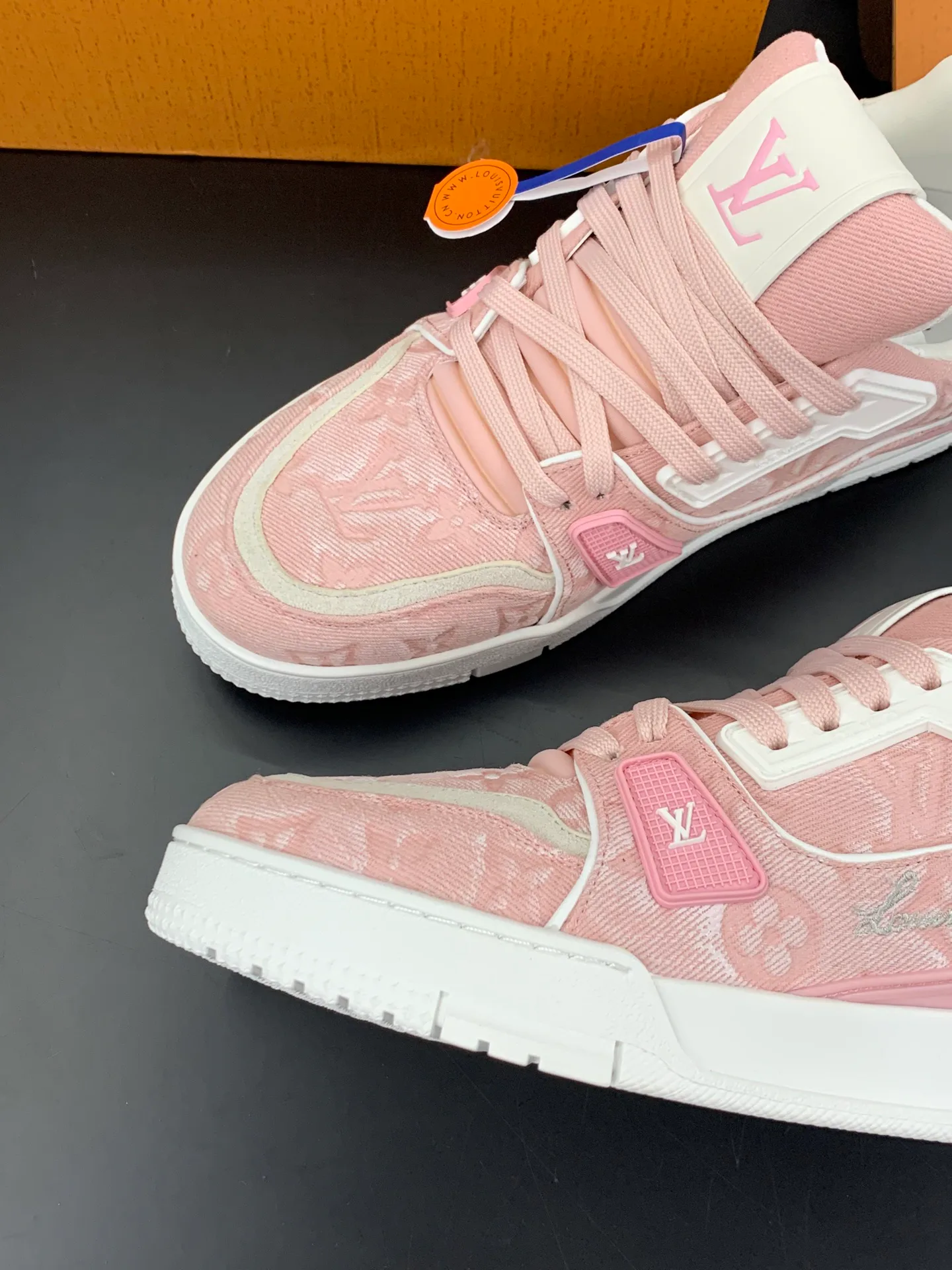 Women's Sneakers LOUIS VUITTON 17545274