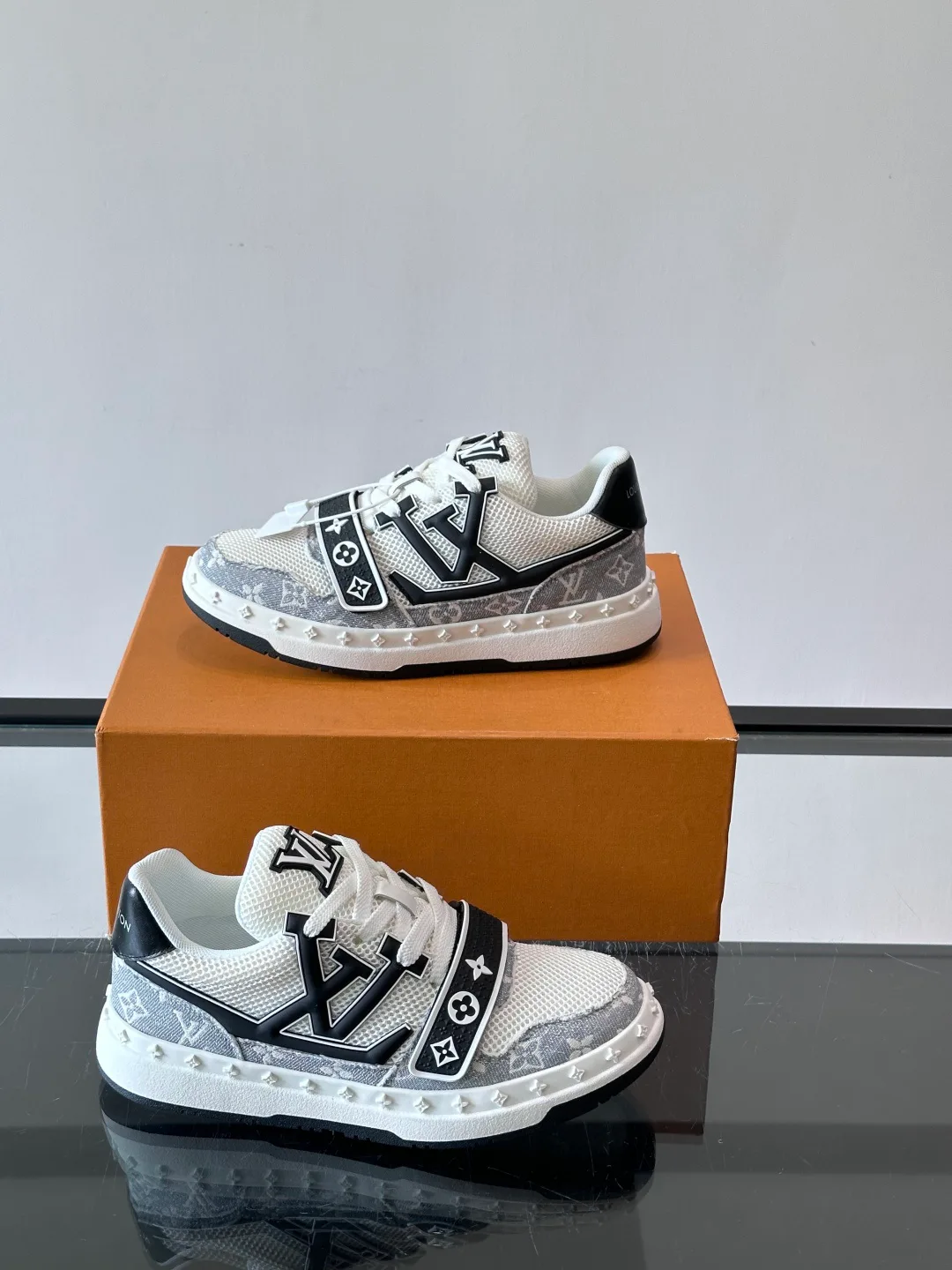 Men's Sneakers LOUIS VUITTON 17439944