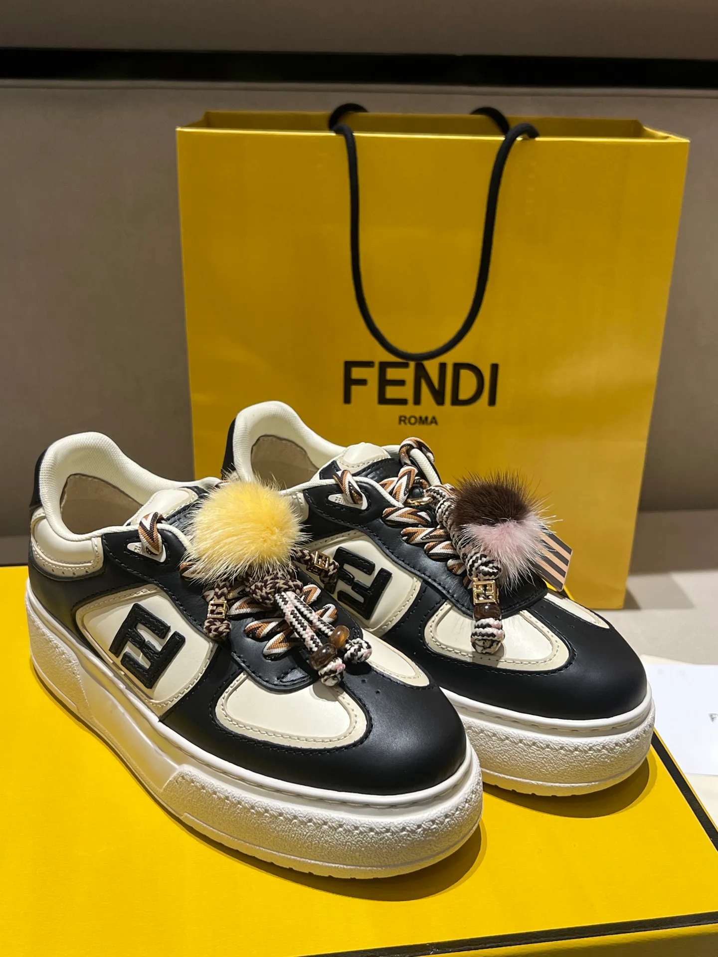 Women's Sneakers FENDI 18020700