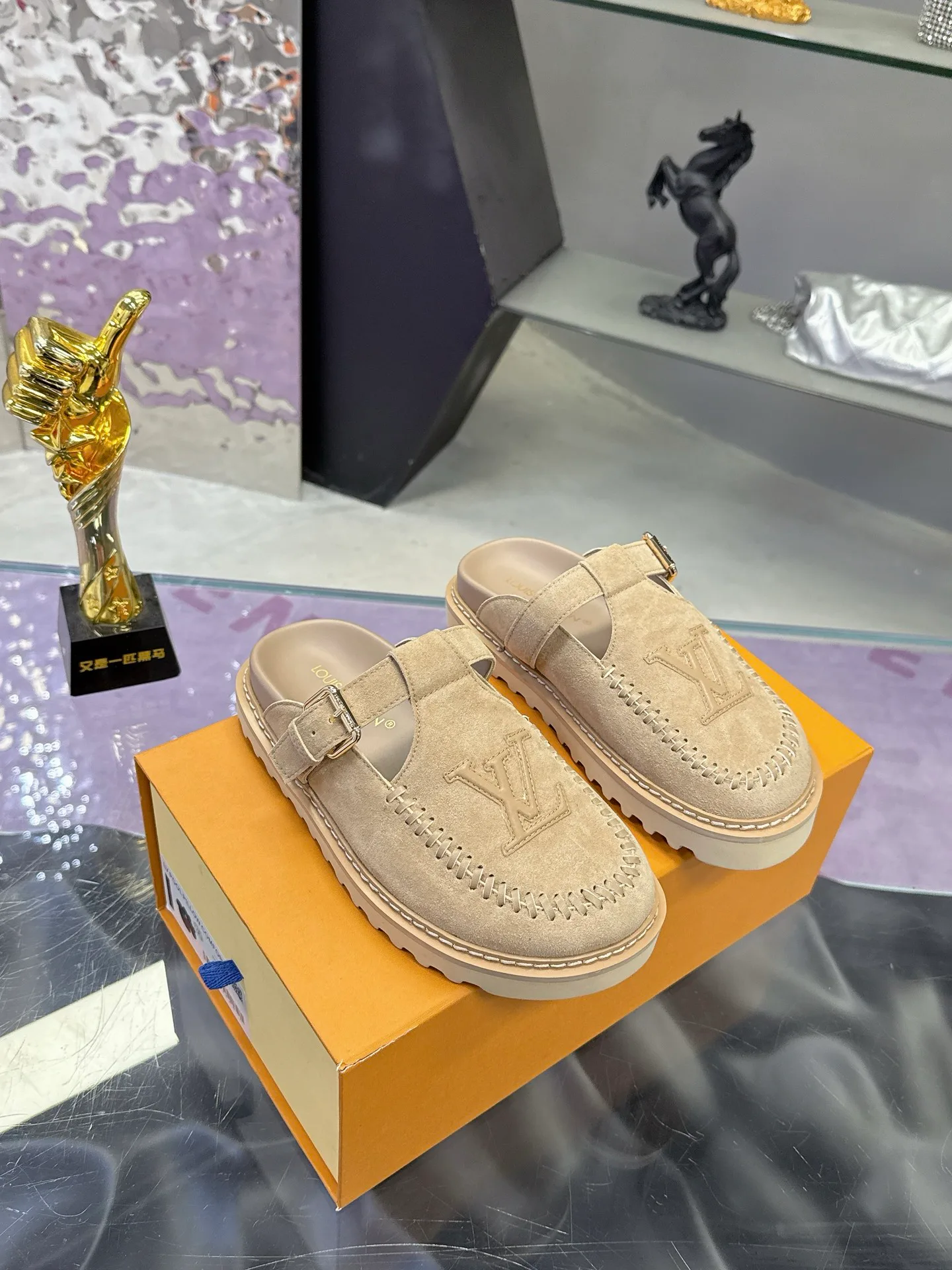 Women's Mules And Clogs LOUIS VUITTON 17530470
