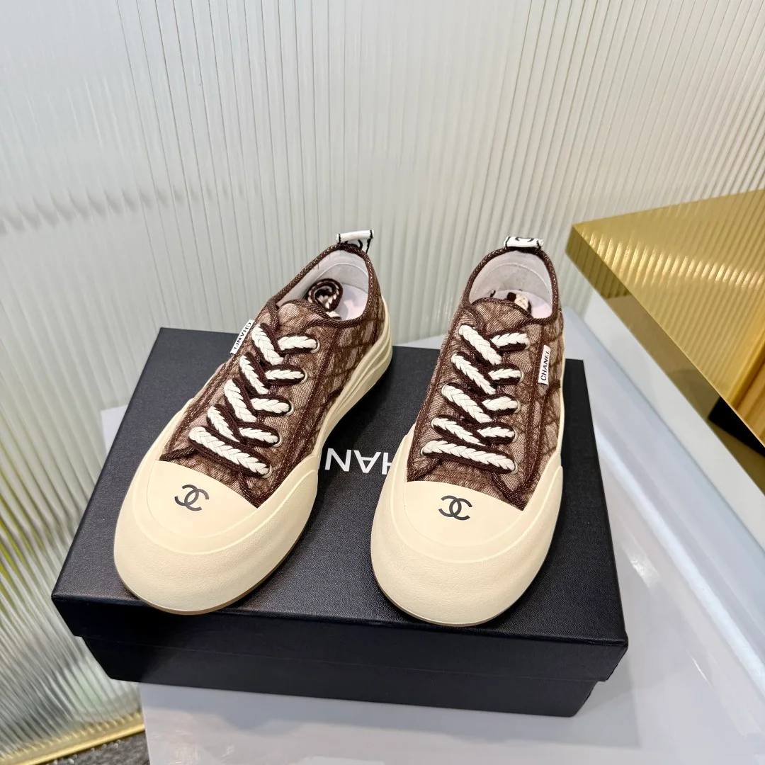 Women's Sneakers CHANEL 18366979