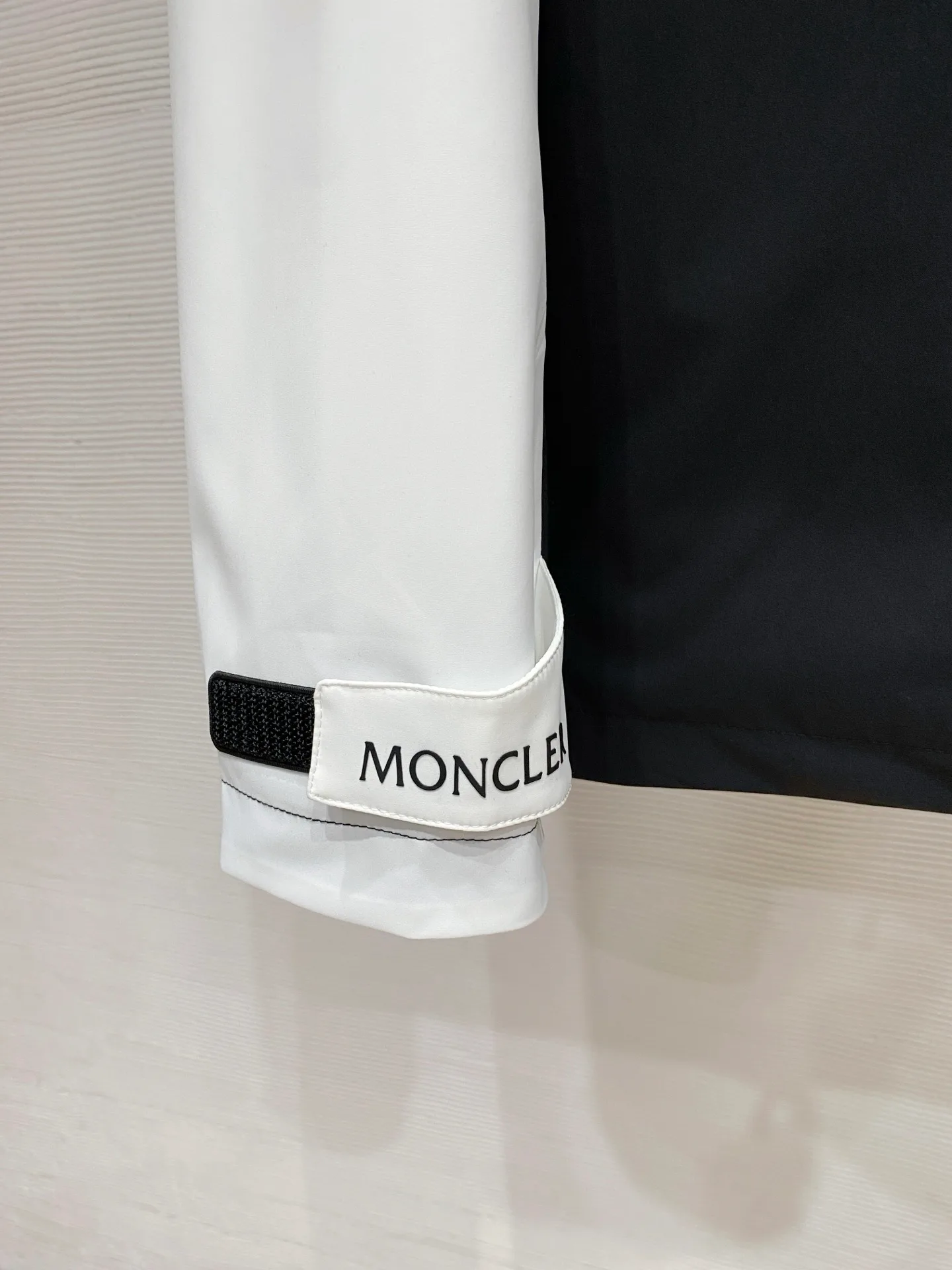 Men's Jackets And Down Jackets MONCLER 17993228