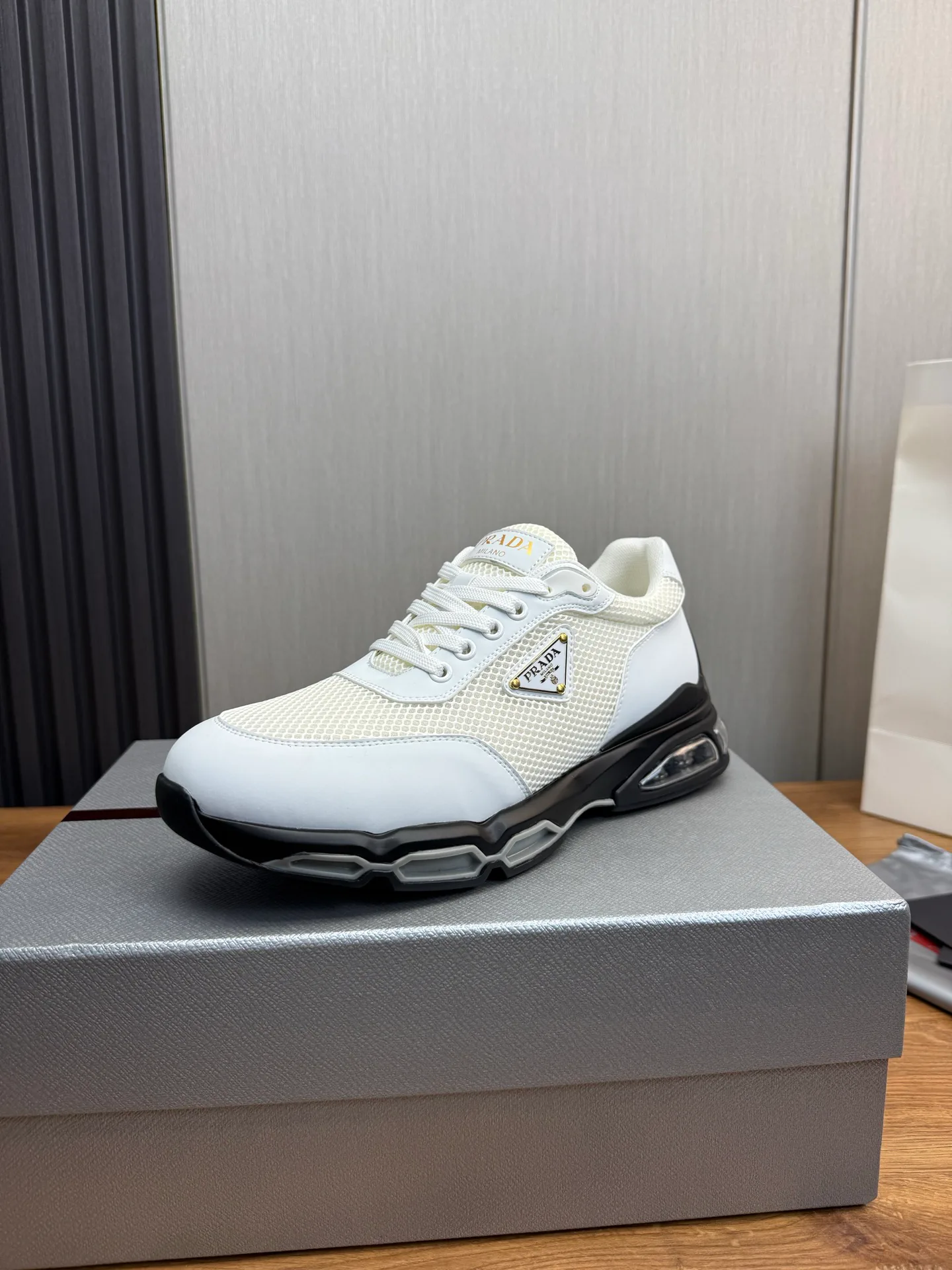 Кроссовки Мужские Prada 18564272